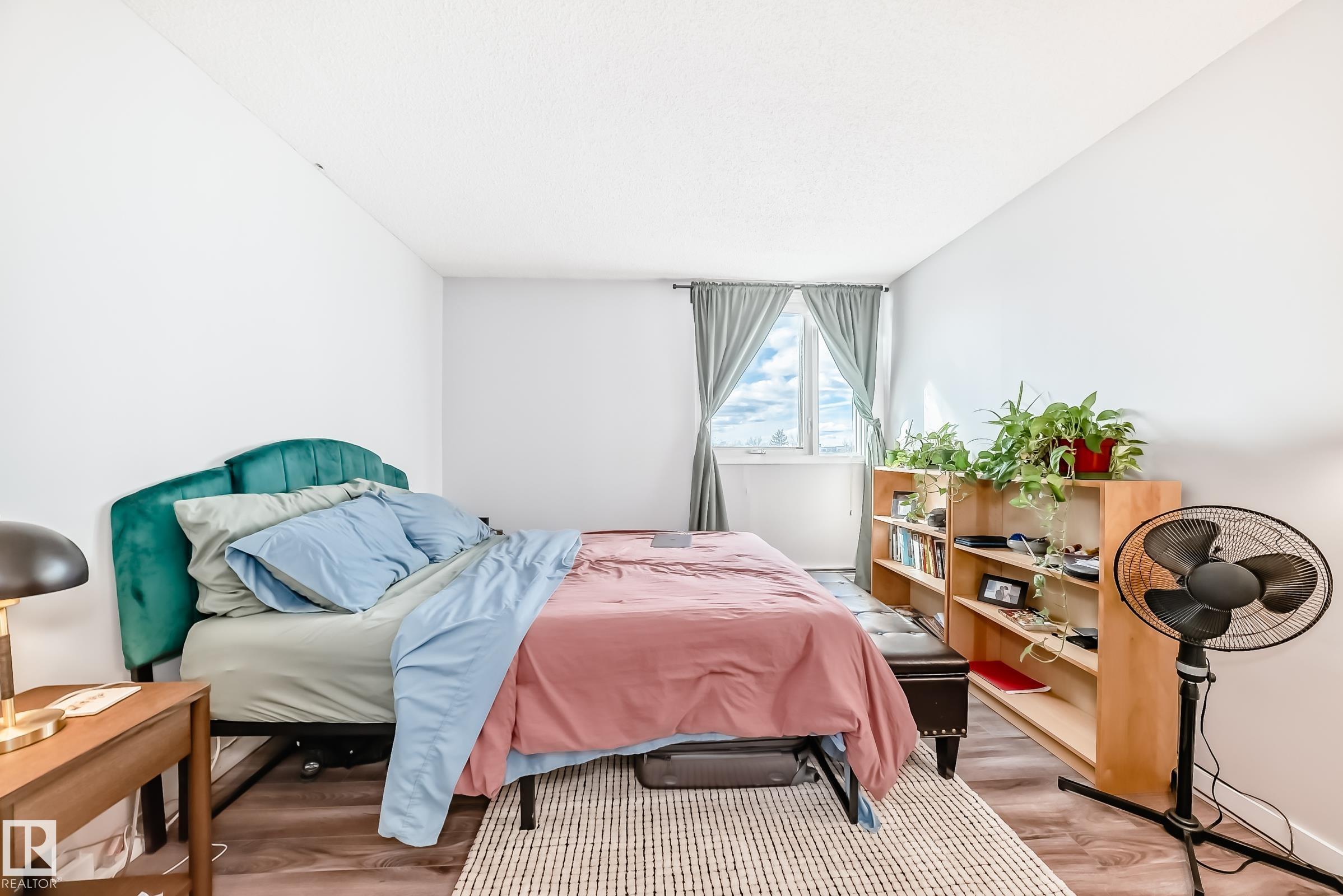 https://zimg.paragon.ice.com/ParagonImages/Property/PM/RAE/225399598/30/0/0/23760e55e914e2d3c9c327c89a82b8ad/1/705223db10c7dba976948815da88e8fa/225399598-93d49375-ad49-4fce-93bb-397adc4603a0.JPG