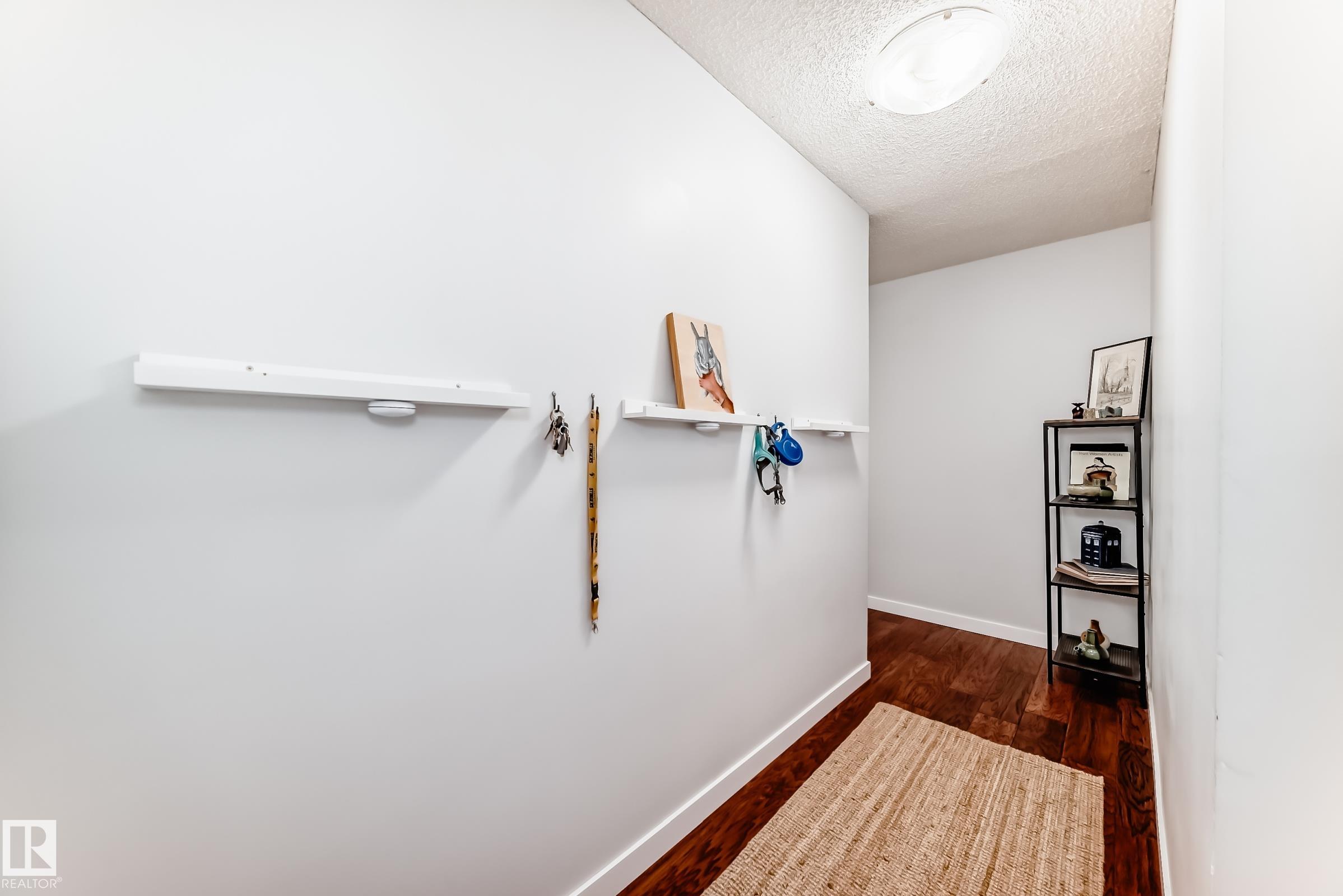 https://zimg.paragon.ice.com/ParagonImages/Property/PM/RAE/225399598/6/0/0/e391a90743c6c8a6306cf41a032da547/1/705223db10c7dba976948815da88e8fa/225399598-4642a9b2-c387-4da2-87dc-541bd9216870.JPG