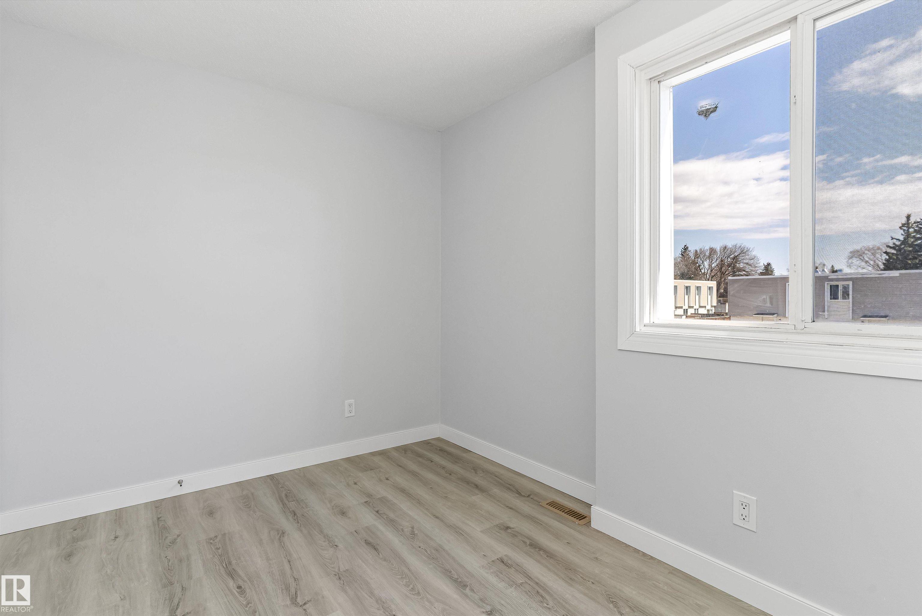 https://zimg.paragon.ice.com/ParagonImages/Property/PM/RAE/225399609/22/0/0/295399aa25d43c89324cf1a7db9f20da/1/0a9731efc117d23f3ce069d2700ddd87/225399609-e0c2495d-53f6-42a2-b8ea-2efe5ed7ac84.JPG