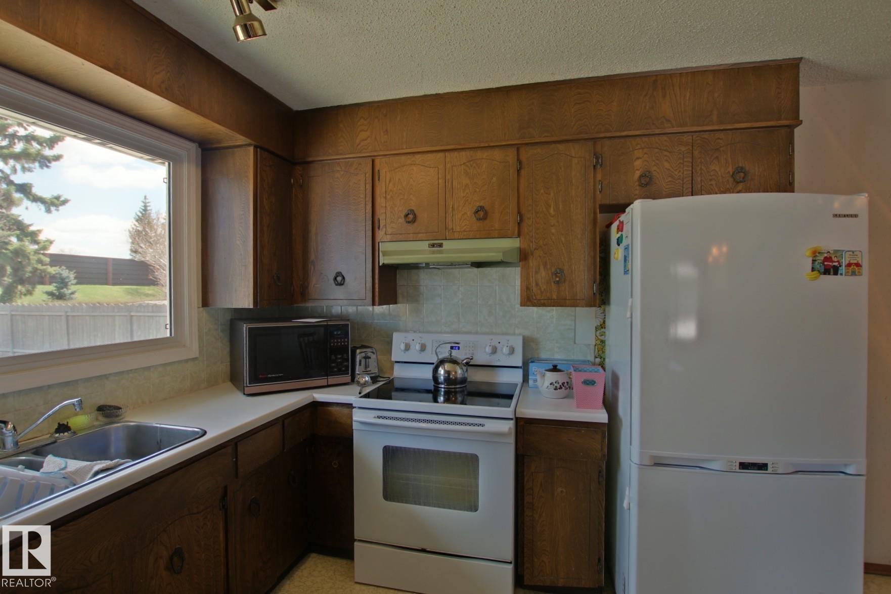https://zimg.paragon.ice.com/ParagonImages/Property/PM/RAE/225399612/21/0/0/a542749ea3b8ddf0721c193f2a327912/1/e00c8bef353a46cf035ee5b06c3dc4bb/225399612-8721ad6a-701d-4623-b603-9b11bdb53da0.JPG