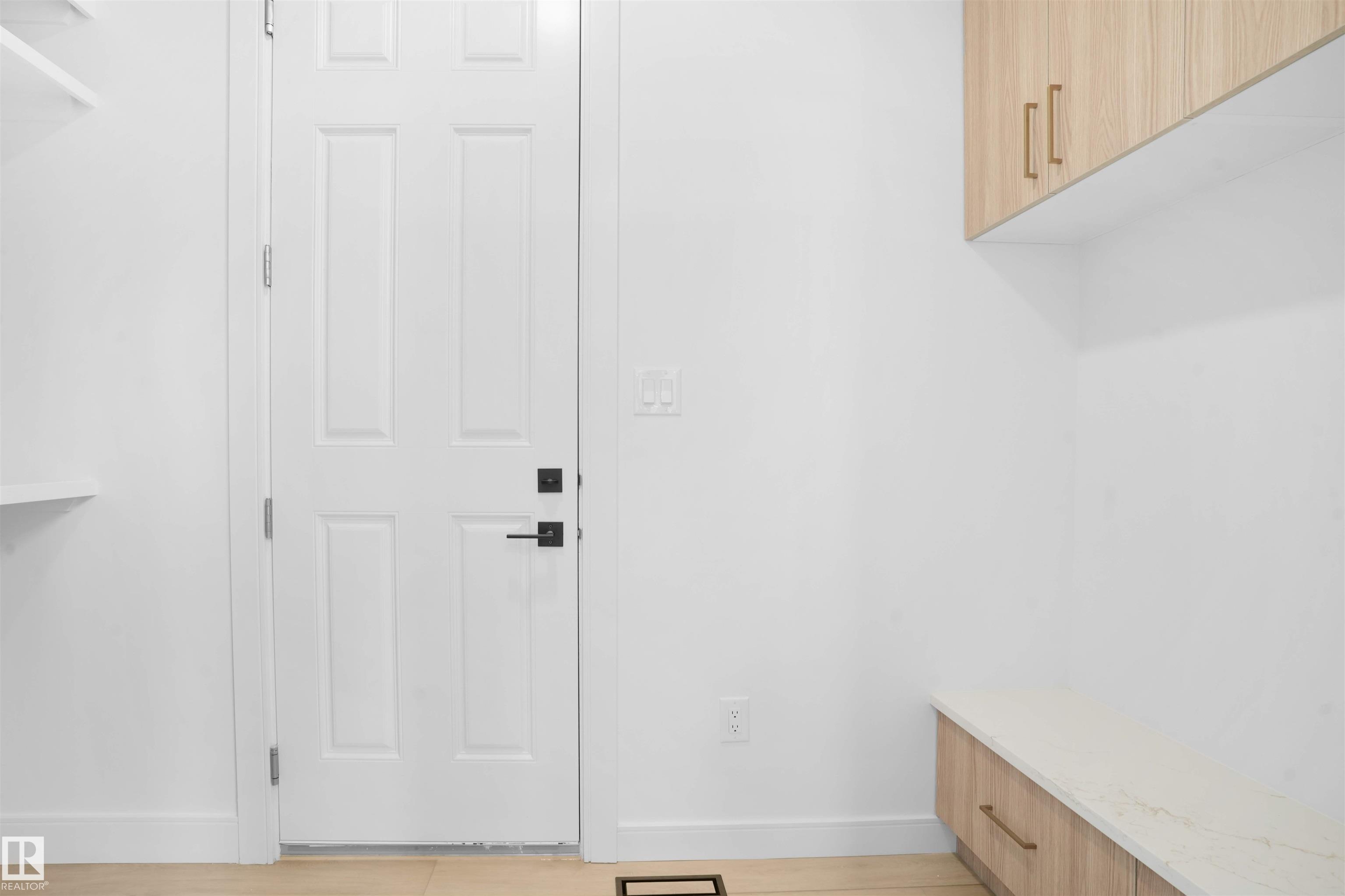 https://zimg.paragon.ice.com/ParagonImages/Property/PM/RAE/225399616/23/0/0/330f65a6e3378865412847e46d915fb9/1/da46d4e8bd4cc4f84f6cc27b0f30383e/225399616-c3a4f0ca-a7b4-4e17-9e5a-f623a1a96dfe.JPG