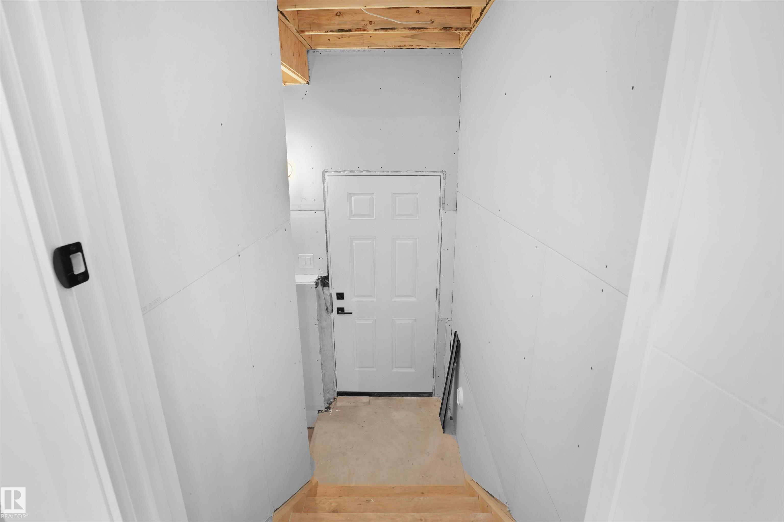 https://zimg.paragon.ice.com/ParagonImages/Property/PM/RAE/225399616/25/0/0/c30629d5bcb73f9e1081a12d259f4fc2/1/da46d4e8bd4cc4f84f6cc27b0f30383e/225399616-06eb4a6f-be98-40ca-b34e-0c4f1a821ff0.JPG