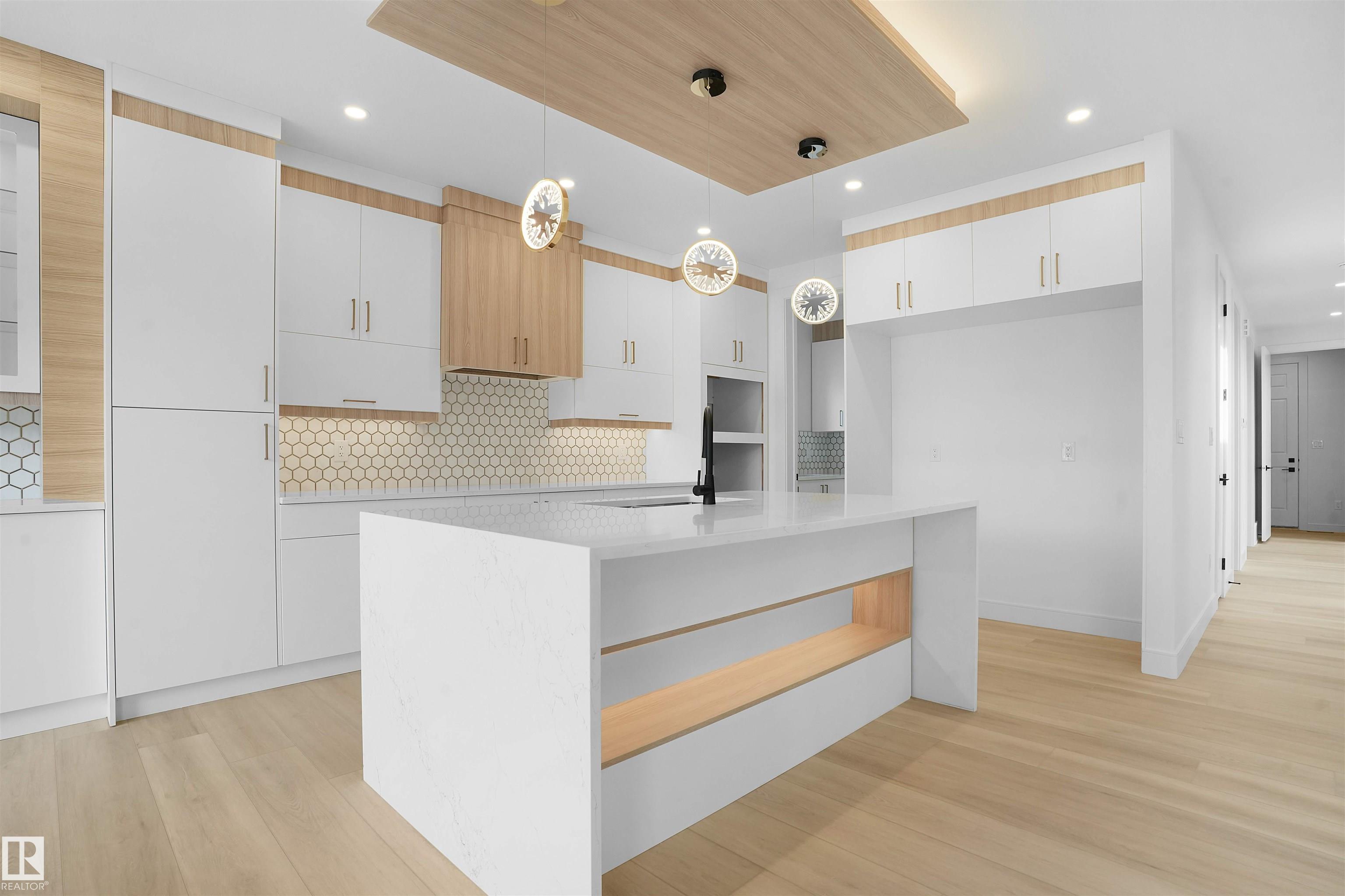 https://zimg.paragon.ice.com/ParagonImages/Property/PM/RAE/225399616/30/0/0/96e7e9bf0f2f668ba5a864cc6cc33c71/1/da46d4e8bd4cc4f84f6cc27b0f30383e/225399616-b16794de-8103-4549-bb27-f570f1732b69.JPG