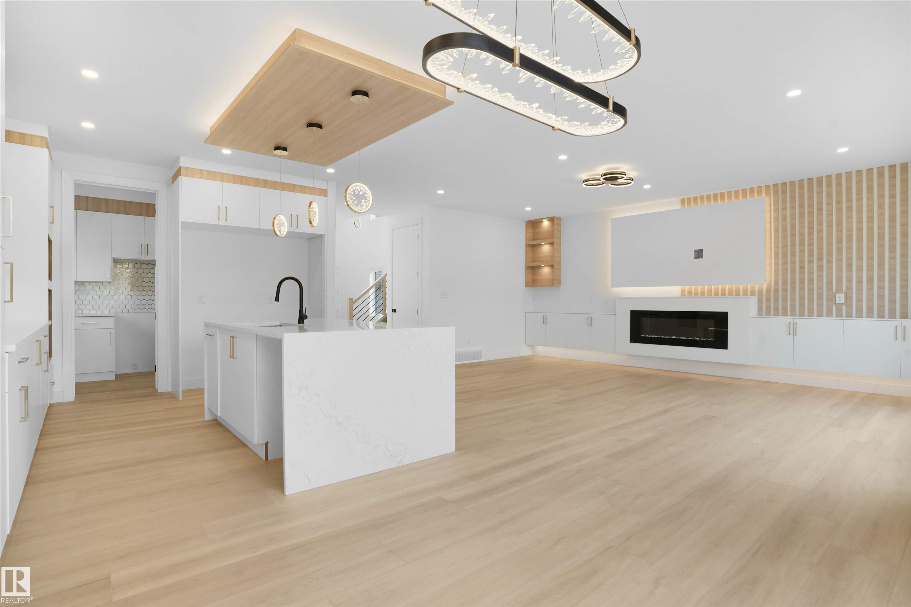 https://zimg.paragon.ice.com/ParagonImages/Property/PM/RAE/225399616/32/0/0/779bb575e62f1c4eb642e26a392e5b6d/1/da46d4e8bd4cc4f84f6cc27b0f30383e/225399616-e24cebf4-65de-419f-ba8a-978d3ee566b2.JPG