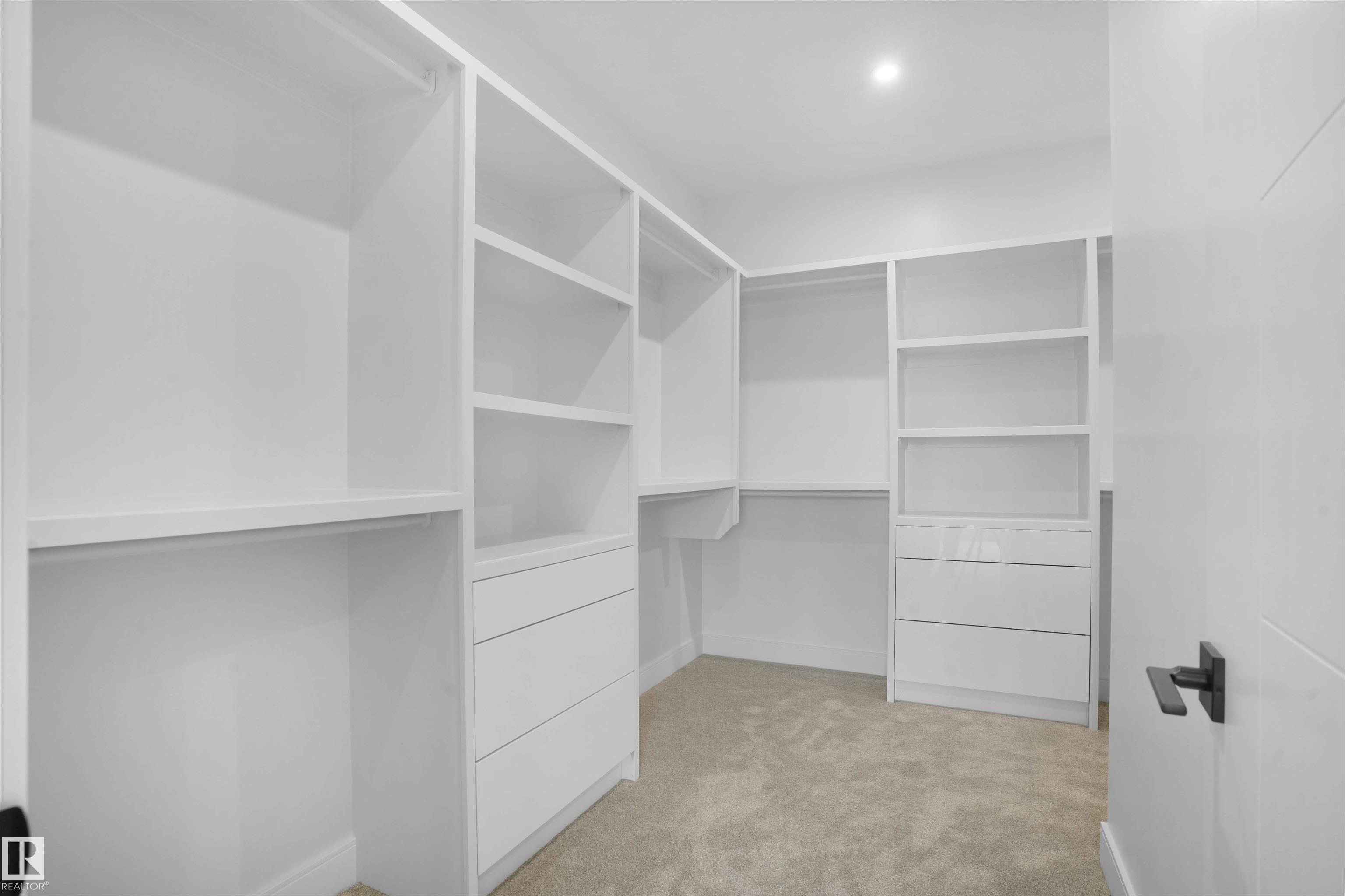https://zimg.paragon.ice.com/ParagonImages/Property/PM/RAE/225399616/46/0/0/ecdb94462c97c6781e420106ce4c0dab/1/da46d4e8bd4cc4f84f6cc27b0f30383e/225399616-9e68a454-d5b4-4e8e-860c-41446c56a8d4.JPG