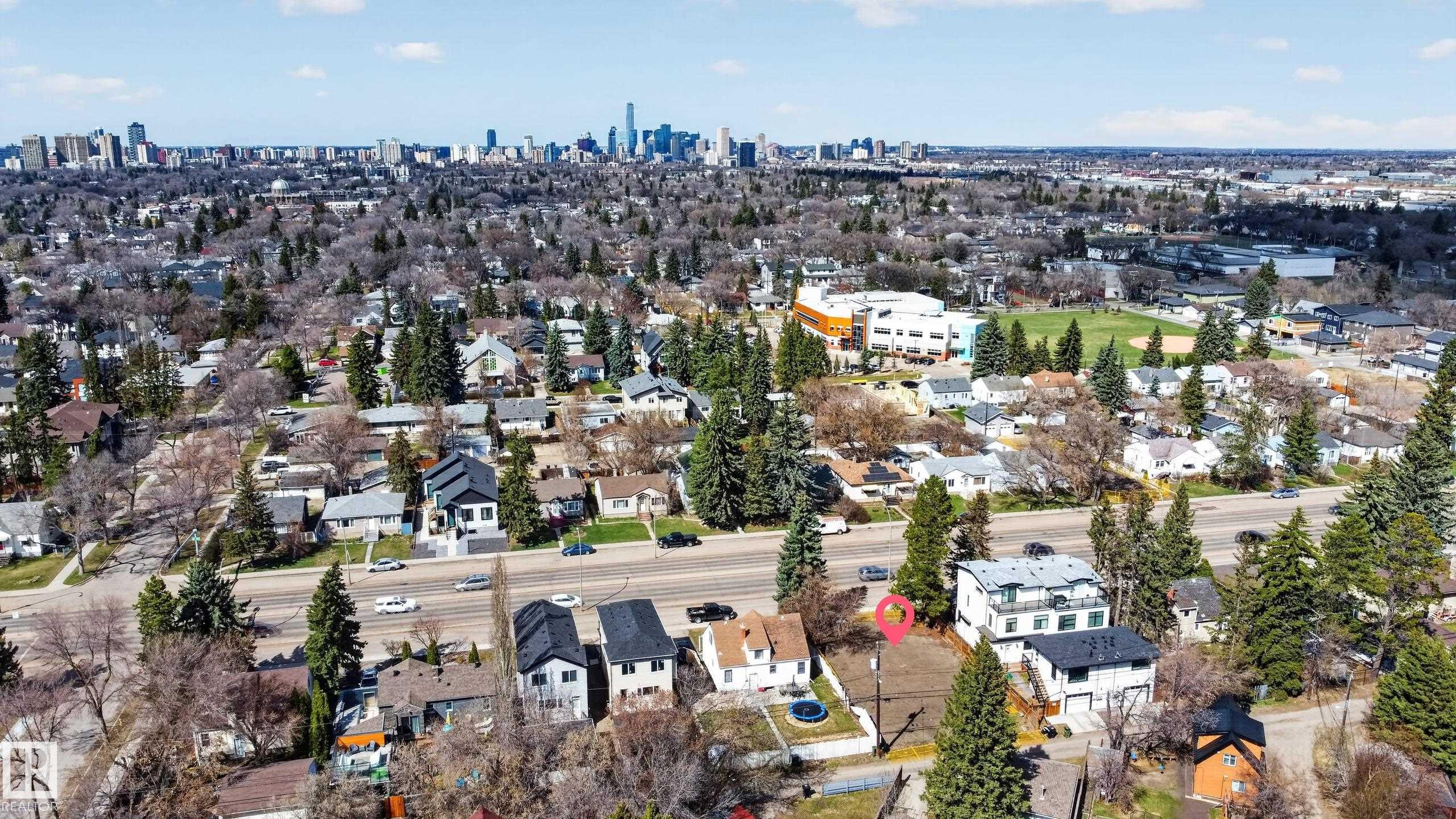 https://zimg.paragon.ice.com/ParagonImages/Property/PM/RAE/225399634/11/0/0/1ce08570a98e8ab1b4711cae0143fa6c/1/fe6443d697f0454faa70a3fa3cfd63c8/225399634-e9248b78-385b-43a1-bd21-661af36acd09.JPG