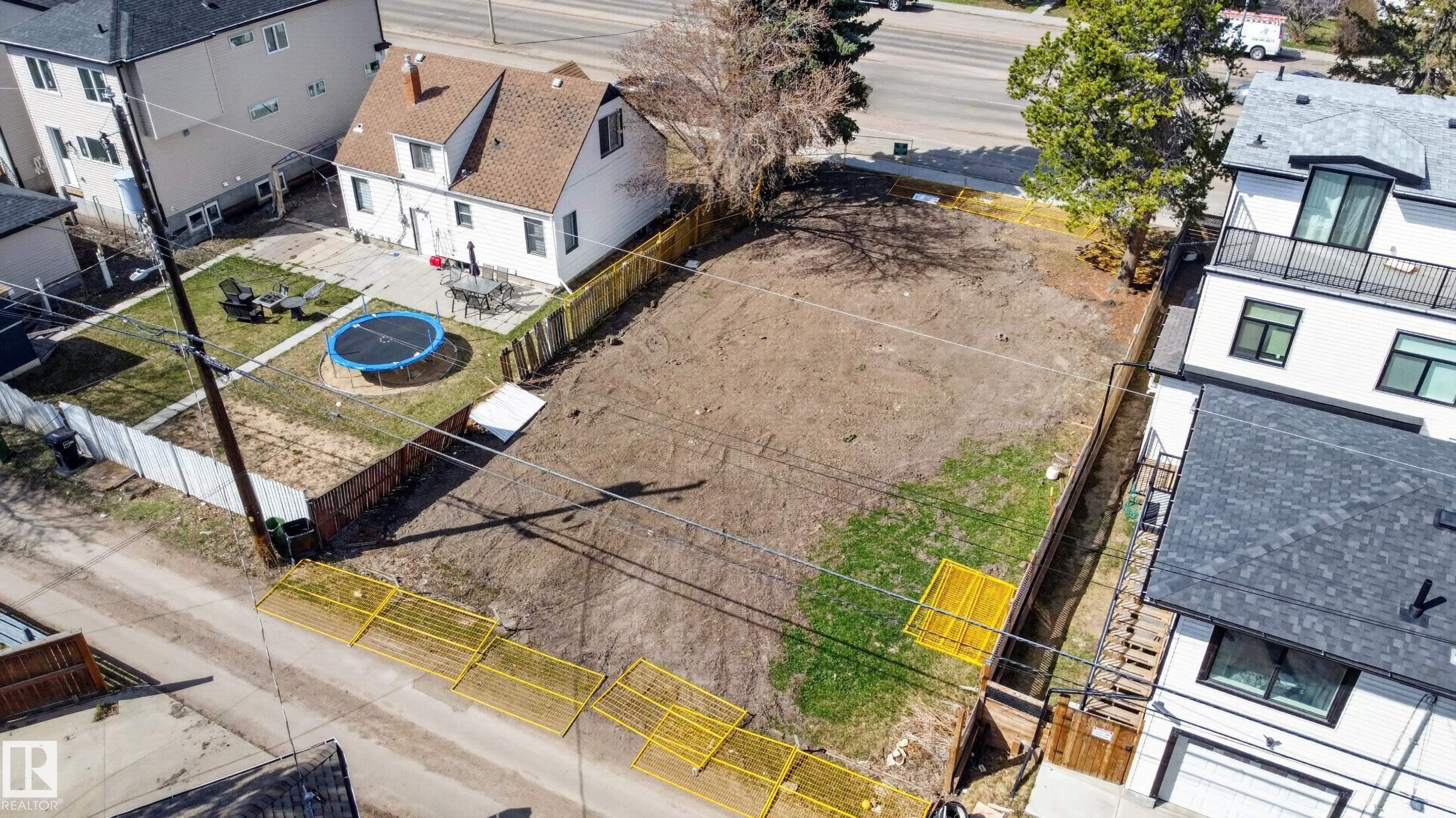 https://zimg.paragon.ice.com/ParagonImages/Property/PM/RAE/225399634/9/0/0/52a838999cd3d0940439cced079128c0/1/fe6443d697f0454faa70a3fa3cfd63c8/225399634-066de54e-91dc-49d0-964d-9f3f6e676e7a.JPG
