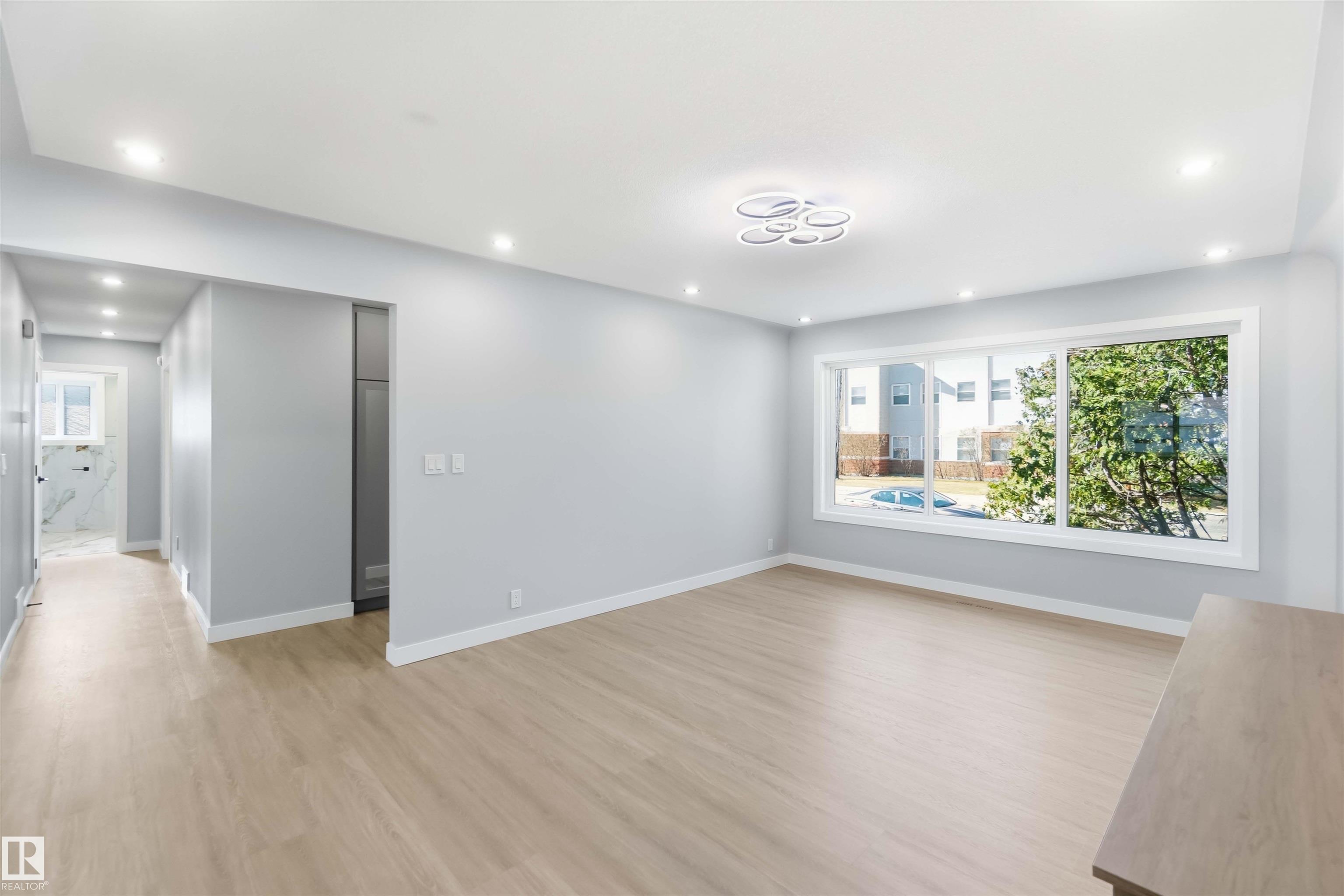 Photo 11 at 8736 66 Avenue NW, Argyll, Edmonton