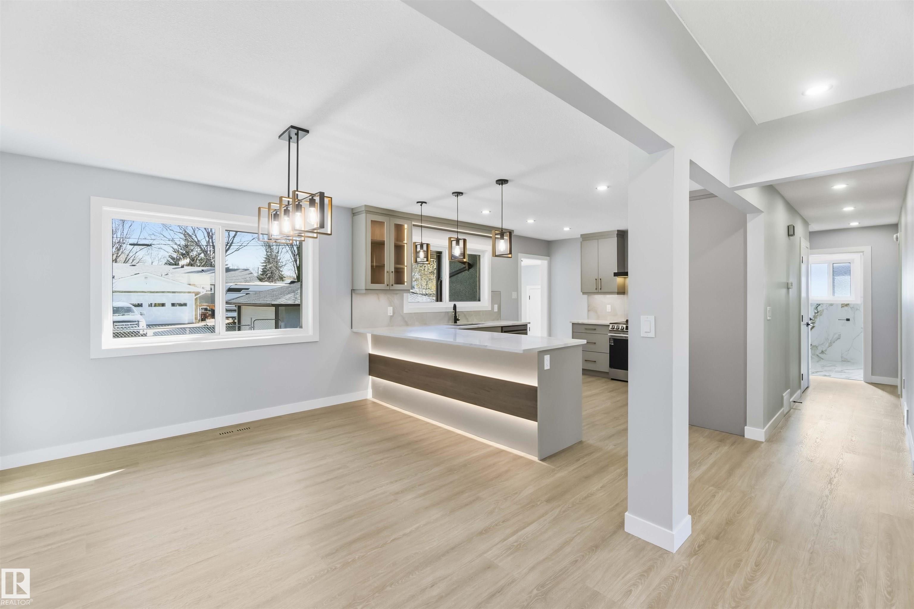 Photo 12 at 8736 66 Avenue NW, Argyll, Edmonton