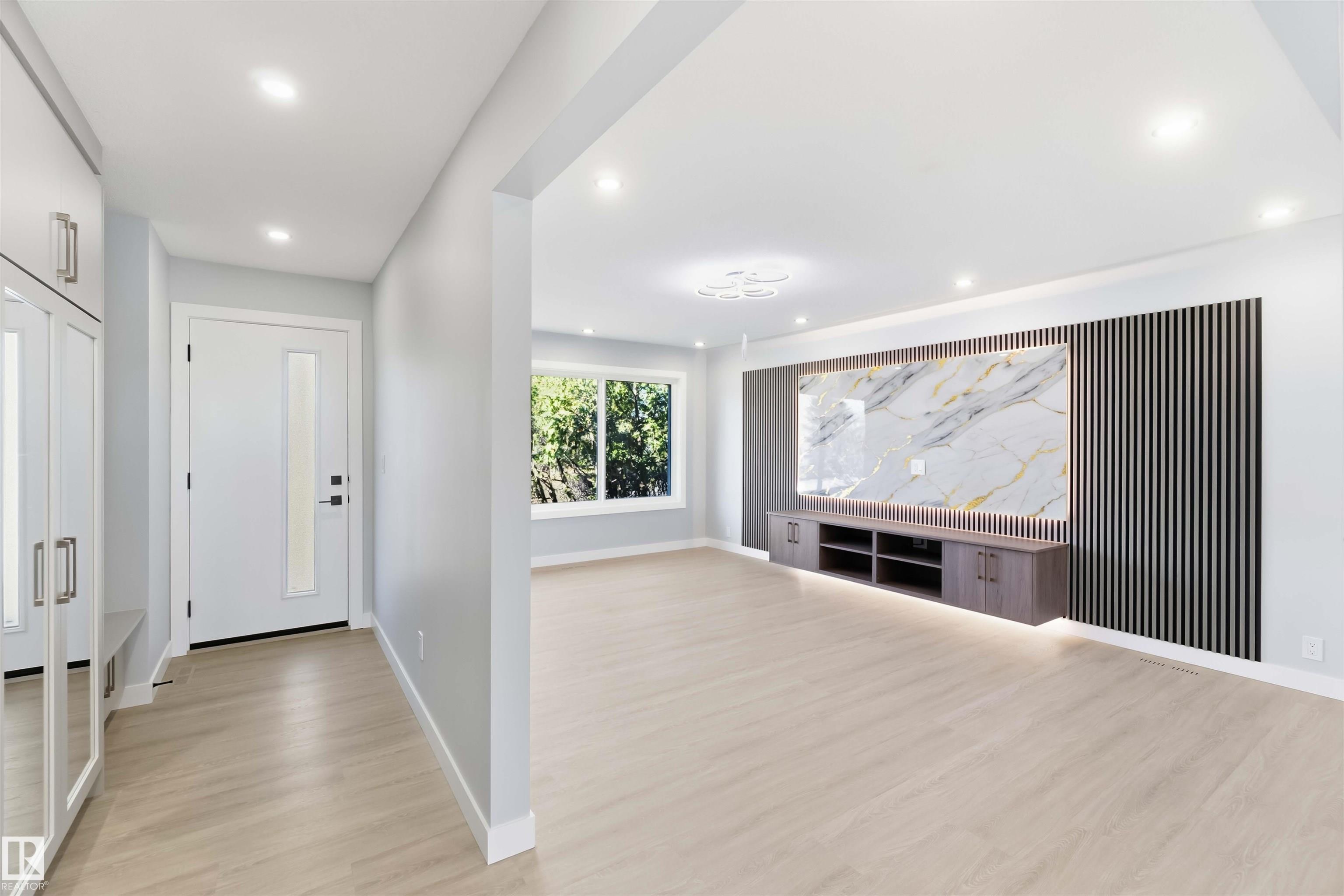 Photo 7 at 8736 66 Avenue NW, Argyll, Edmonton