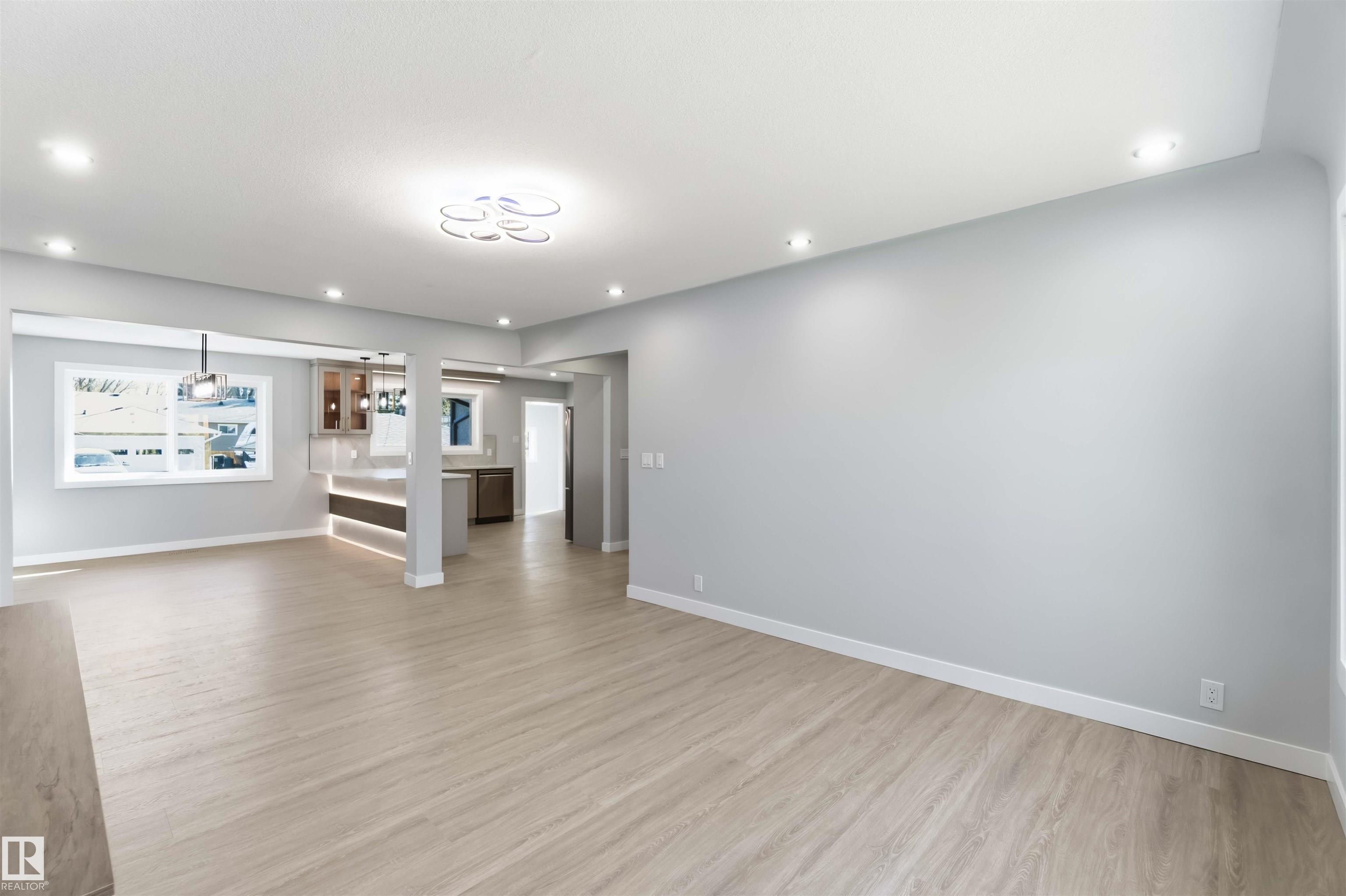 Photo 10 at 8736 66 Avenue NW, Argyll, Edmonton