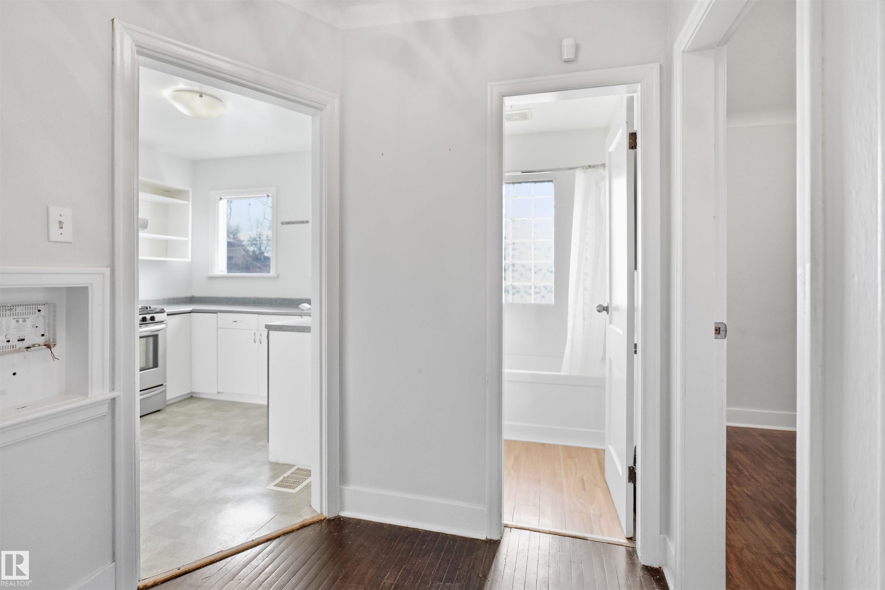 https://zimg.paragon.ice.com/ParagonImages/Property/PM/RAE/225399650/8/0/0/babc2485246c94507902aa73ac0498f8/1/67461581f411b1e476be0f89c57cc083/225399650-4490e6a7-e268-4b2c-b398-1523ff9cade7.JPG