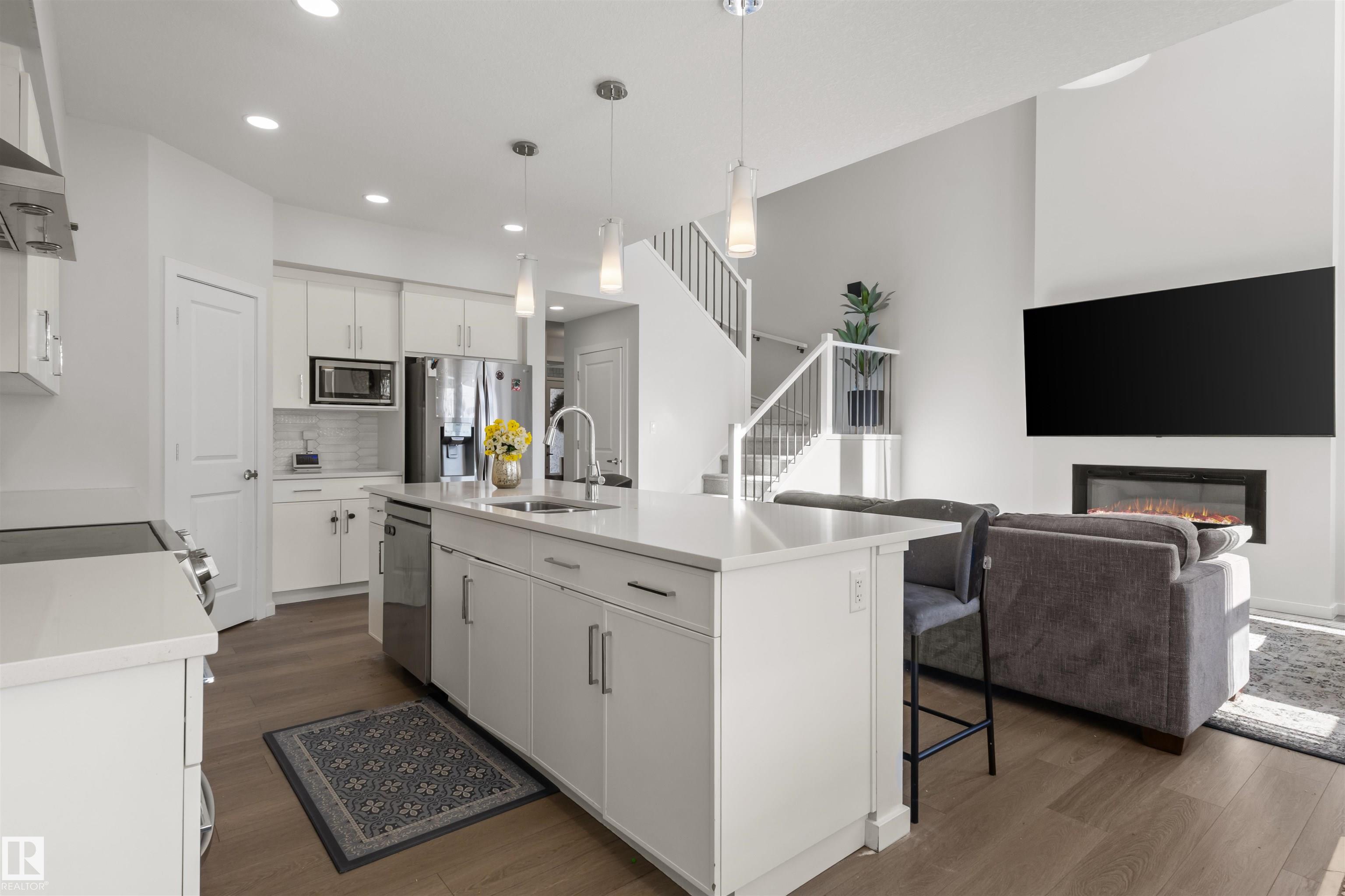 https://zimg.paragon.ice.com/ParagonImages/Property/PM/RAE/225399652/18/0/0/0dd3046dc0c4bbea6f2d52d238d58281/1/4cc42d2d68412996c73ee3c80b793a8e/225399652-ba4e9869-5c69-4d39-90a0-e2a8e9cfee01.JPG