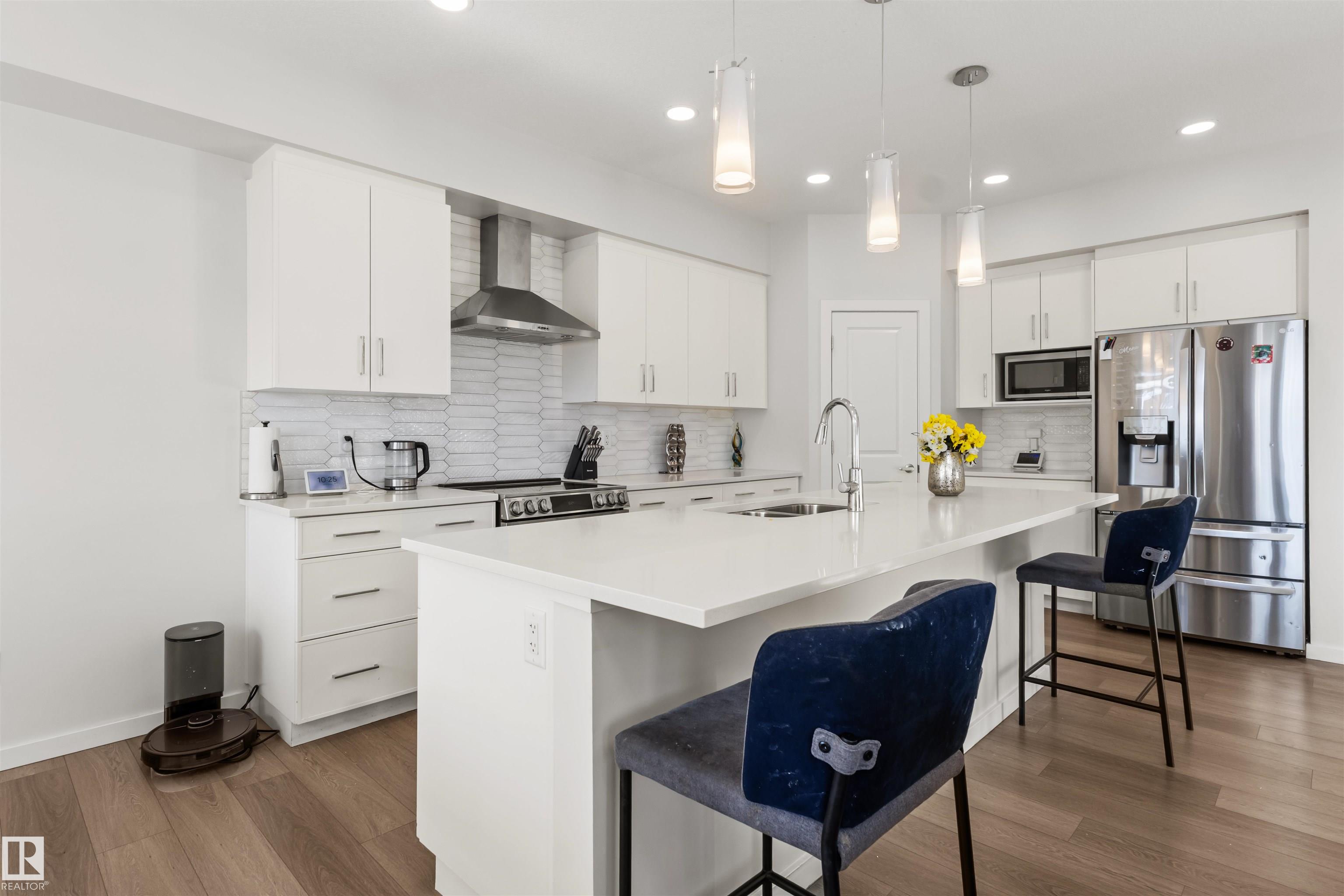 https://zimg.paragon.ice.com/ParagonImages/Property/PM/RAE/225399652/19/0/0/55aad90cb1829a340503962afbd16e19/1/4cc42d2d68412996c73ee3c80b793a8e/225399652-71b566b4-149d-4764-bf5e-d190811fb21f.JPG