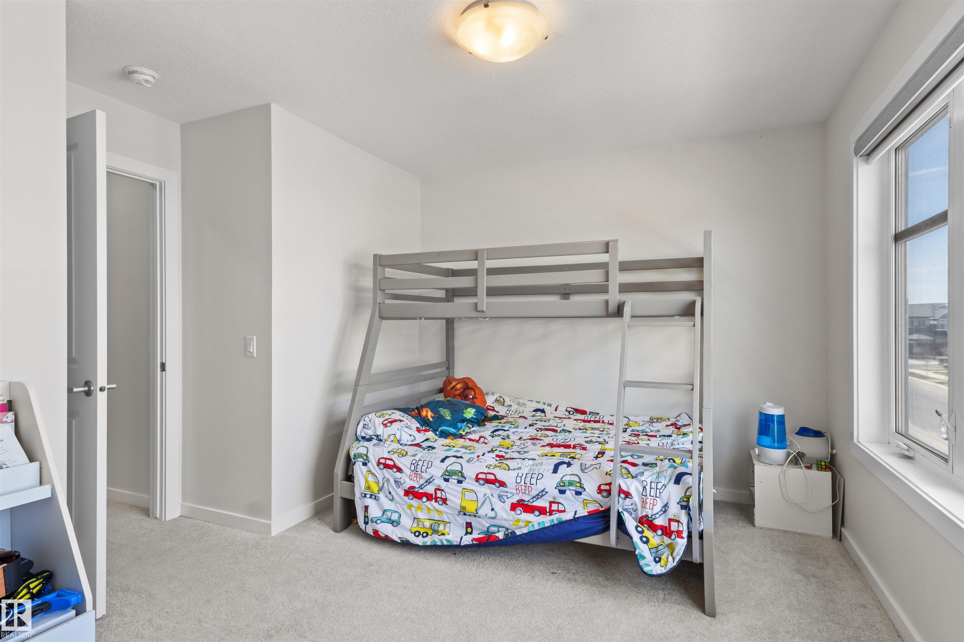 https://zimg.paragon.ice.com/ParagonImages/Property/PM/RAE/225399652/46/0/0/cc370360f6ab616b82a052b328bbacbb/1/4cc42d2d68412996c73ee3c80b793a8e/225399652-9b9bfead-8329-4bc9-8035-2de6b7a6f030.JPG