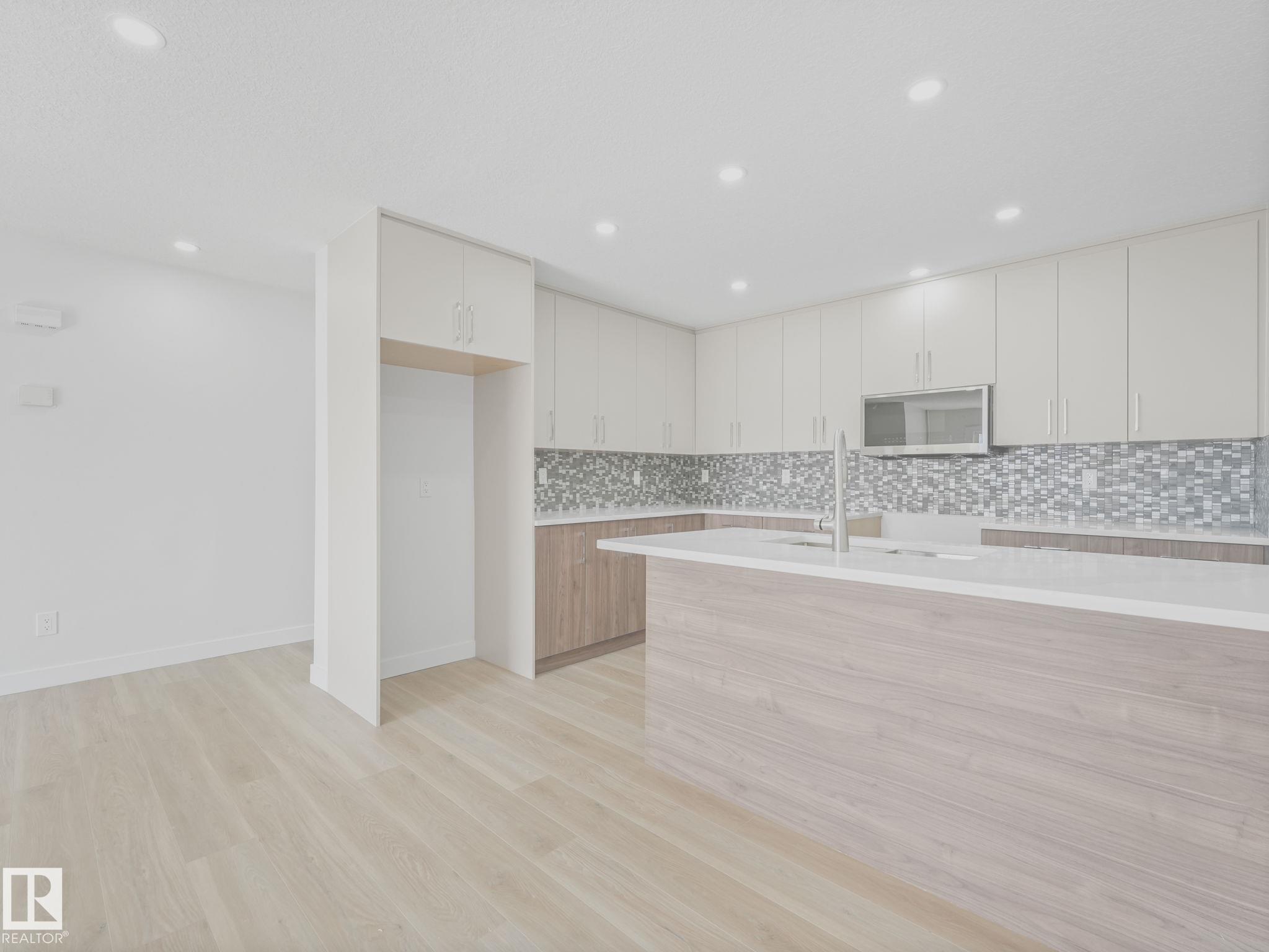 https://zimg.paragon.ice.com/ParagonImages/Property/PM/RAE/225399653/10/0/0/5bfb8b5f8c6e4ae7f8bebb95ca4bb2dc/1/ea5bf61762a7ce312736f42a8fe0471a/225399653-e60bad93-e01c-4541-abe0-eec317e17f62.JPG