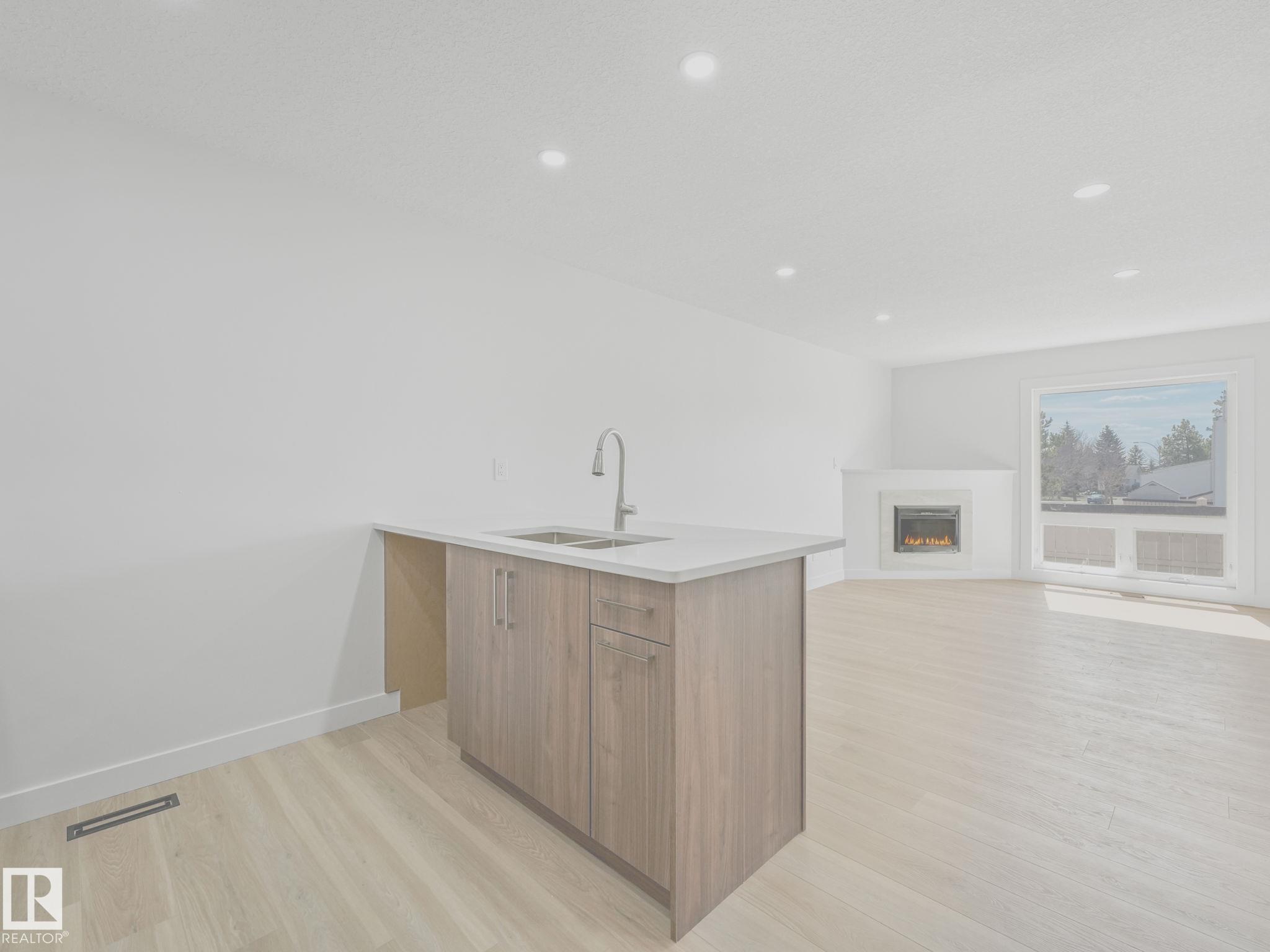 https://zimg.paragon.ice.com/ParagonImages/Property/PM/RAE/225399653/11/0/0/86e949a1c4b3481b8e72b87a78e904ce/1/ea5bf61762a7ce312736f42a8fe0471a/225399653-7e96e4d2-dd4d-4ffb-9e3c-3f77b7509add.JPG