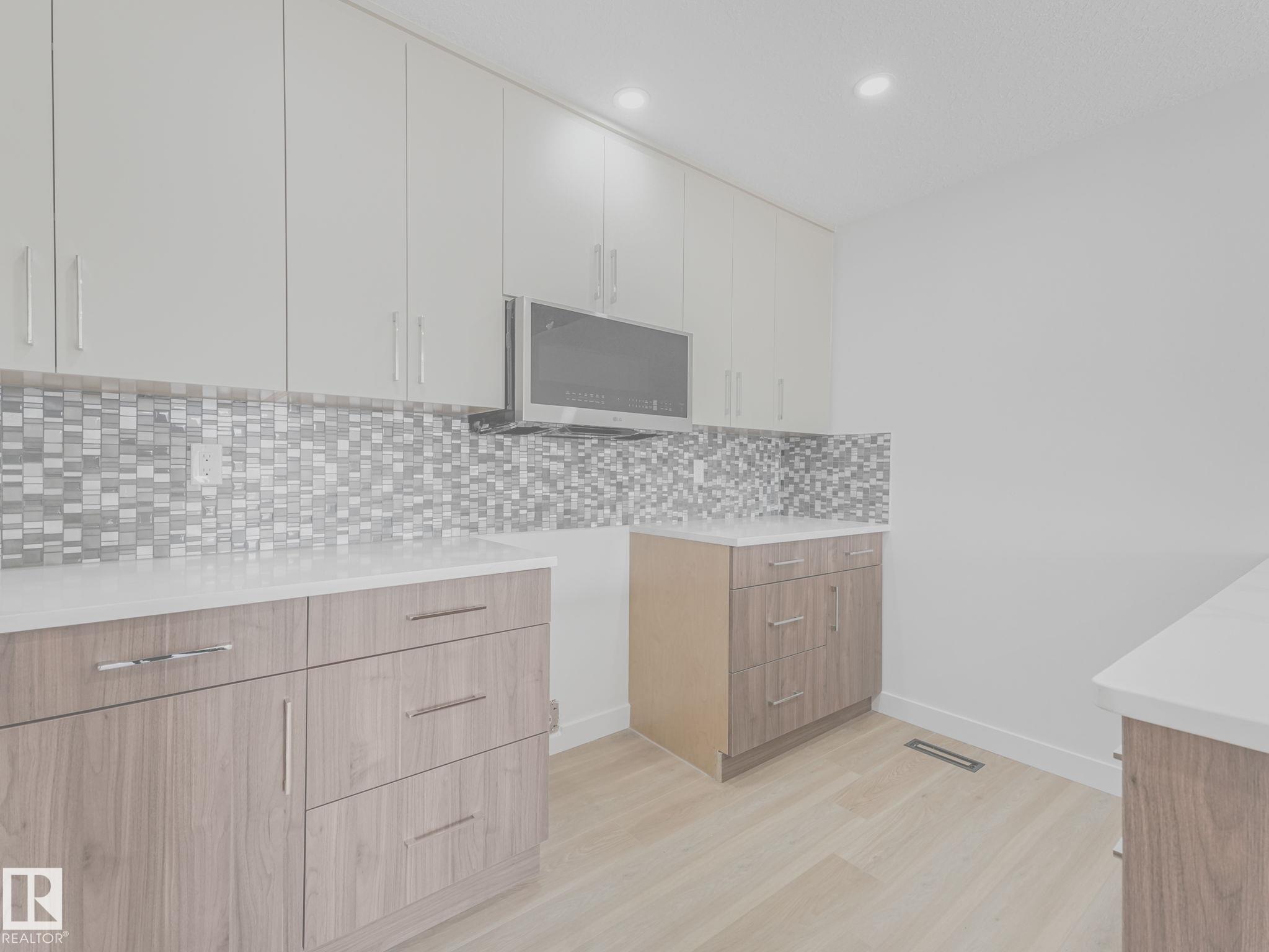 https://zimg.paragon.ice.com/ParagonImages/Property/PM/RAE/225399653/13/0/0/8c4f1f6a2b6740345c1a599d40eacc27/1/ea5bf61762a7ce312736f42a8fe0471a/225399653-5effc736-68bd-44c8-9e4b-f2ebeef8a60c.JPG