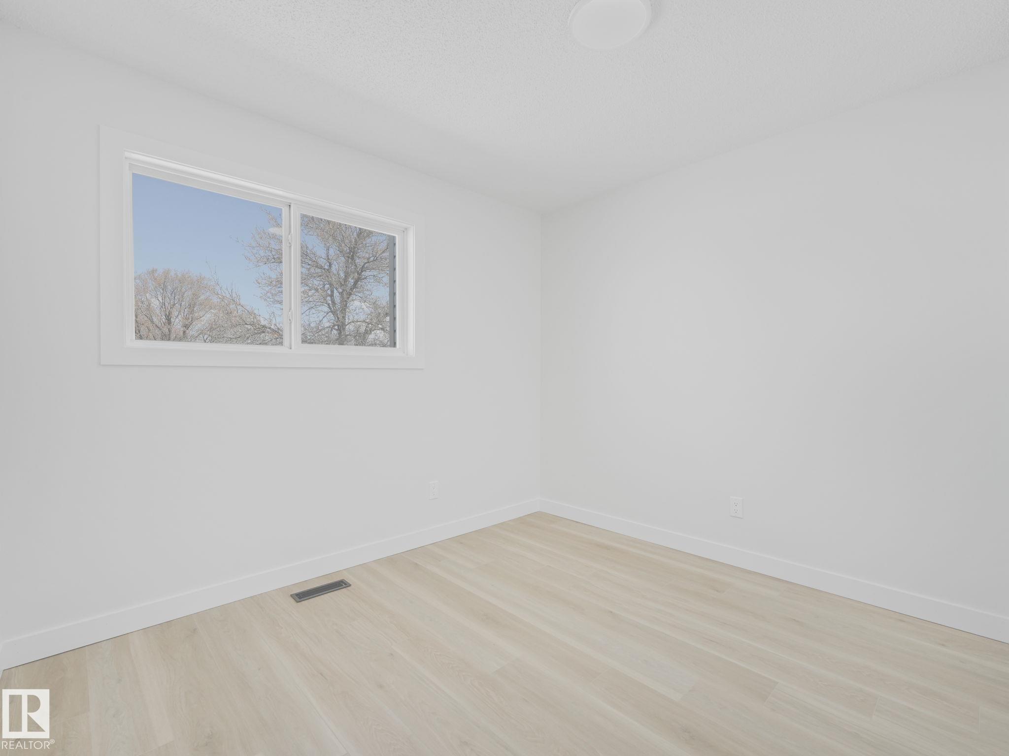 https://zimg.paragon.ice.com/ParagonImages/Property/PM/RAE/225399653/24/0/0/de2154b275075ec5fd0b8f46712ab5fa/1/ea5bf61762a7ce312736f42a8fe0471a/225399653-584ad9d3-4c84-410f-a5b5-893f15dd19d4.JPG