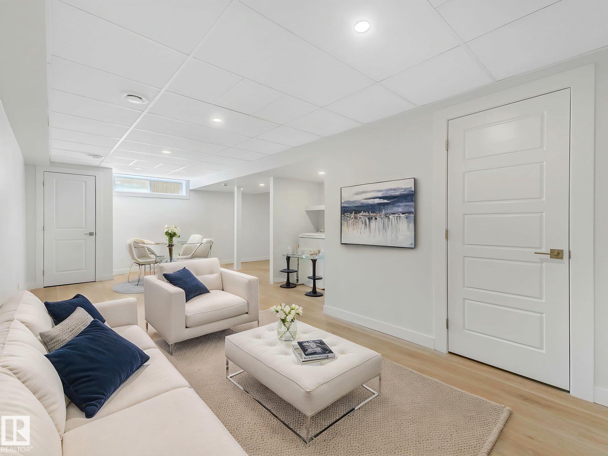 https://zimg.paragon.ice.com/ParagonImages/Property/PM/RAE/225399653/29/0/0/53ec8b84242f0084deb3b50d38af35e5/1/ea5bf61762a7ce312736f42a8fe0471a/225399653-3f3fbbef-04db-443e-b552-e59c16acd886.JPG