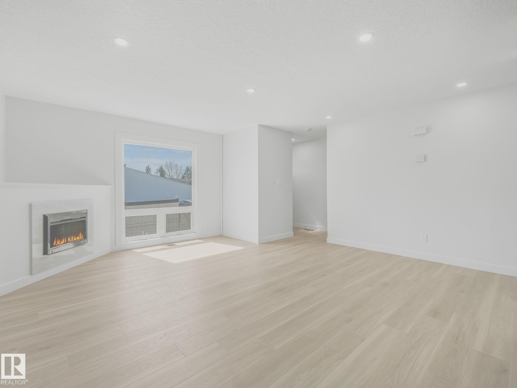 https://zimg.paragon.ice.com/ParagonImages/Property/PM/RAE/225399653/6/0/0/b721e271bd4699371fd43e0c8914ce65/1/ea5bf61762a7ce312736f42a8fe0471a/225399653-e8b813c0-7e2c-4244-84d7-86bea902f4b8.JPG