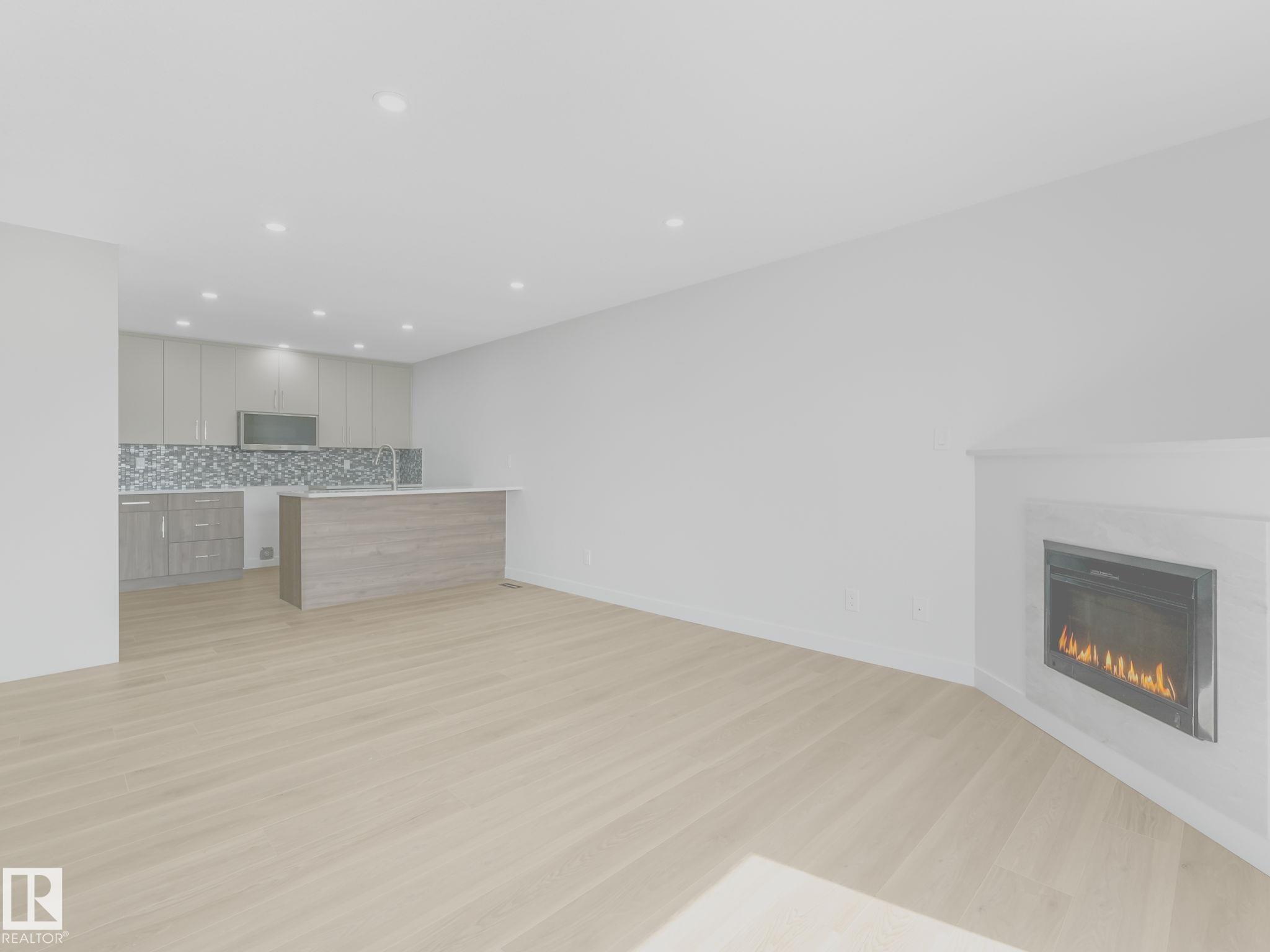 https://zimg.paragon.ice.com/ParagonImages/Property/PM/RAE/225399653/7/0/0/591d9f019e9aecfe6abdf847e52c6c43/1/ea5bf61762a7ce312736f42a8fe0471a/225399653-a02484d4-3742-4195-8842-2035bf5ffa9d.JPG