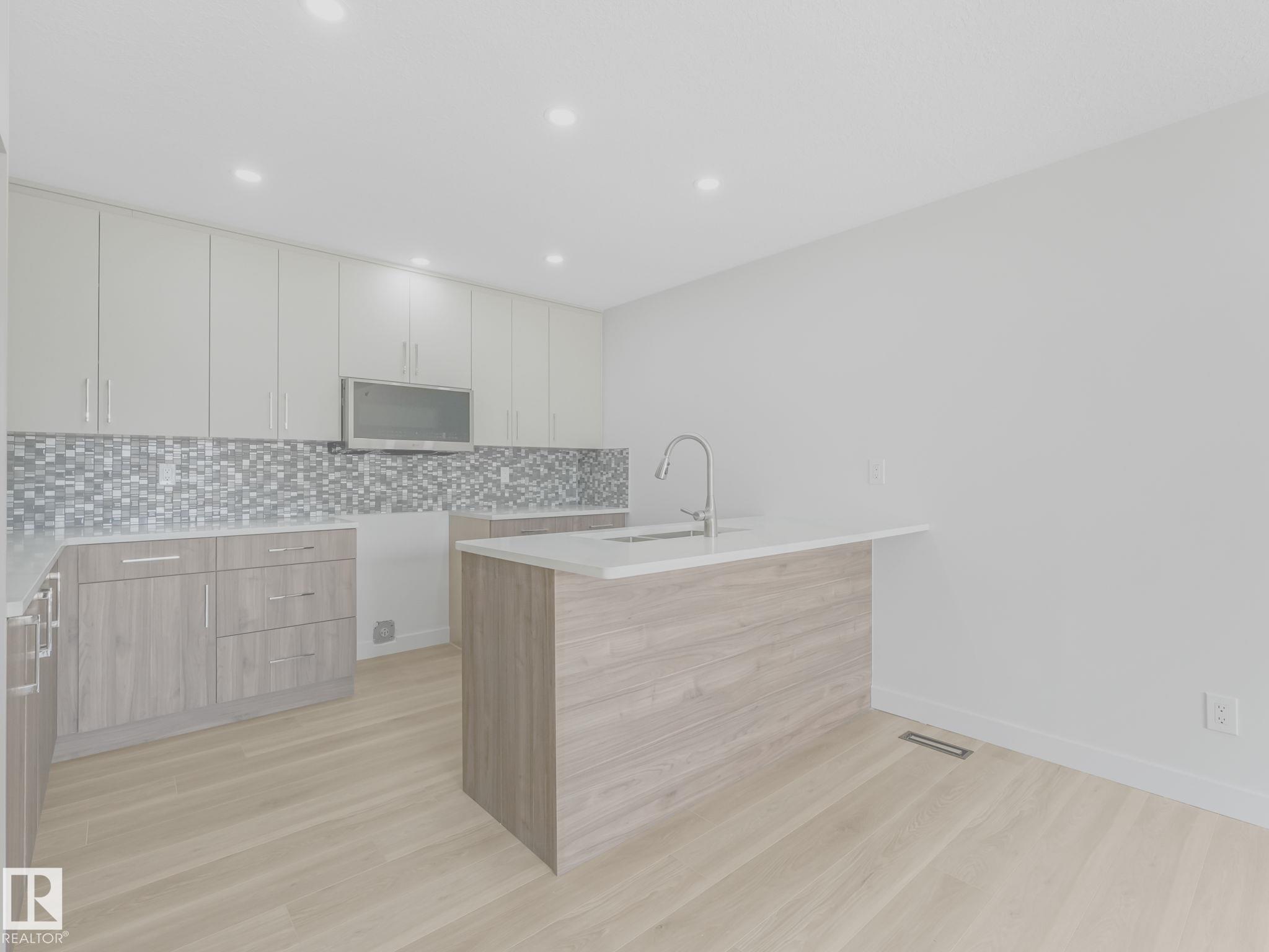 https://zimg.paragon.ice.com/ParagonImages/Property/PM/RAE/225399653/8/0/0/aec505ebf2e898ac7727c2ab3cf301ec/1/ea5bf61762a7ce312736f42a8fe0471a/225399653-76f2d716-8506-4d4b-8be3-10f238bd6a51.JPG