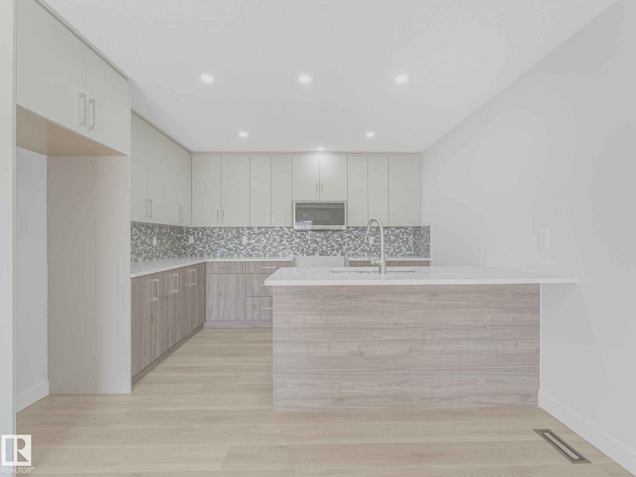 https://zimg.paragon.ice.com/ParagonImages/Property/PM/RAE/225399653/9/0/0/8f72396945eec62d8129ee6a2fe2cb3c/1/ea5bf61762a7ce312736f42a8fe0471a/225399653-27afc0de-eaa1-4e20-8099-19f486789161.JPG