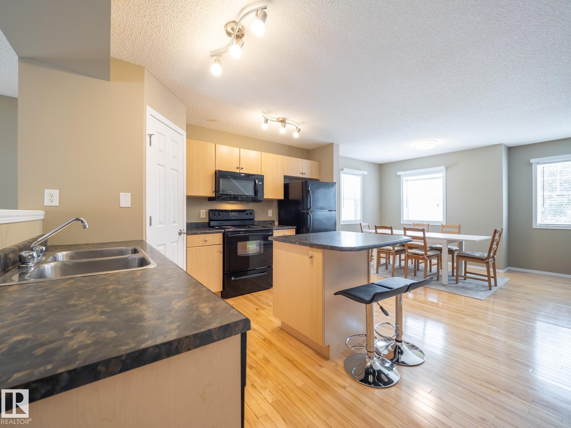 Photo 9 at 25 - 8304 11 Avenue SW, Summerside, Edmonton