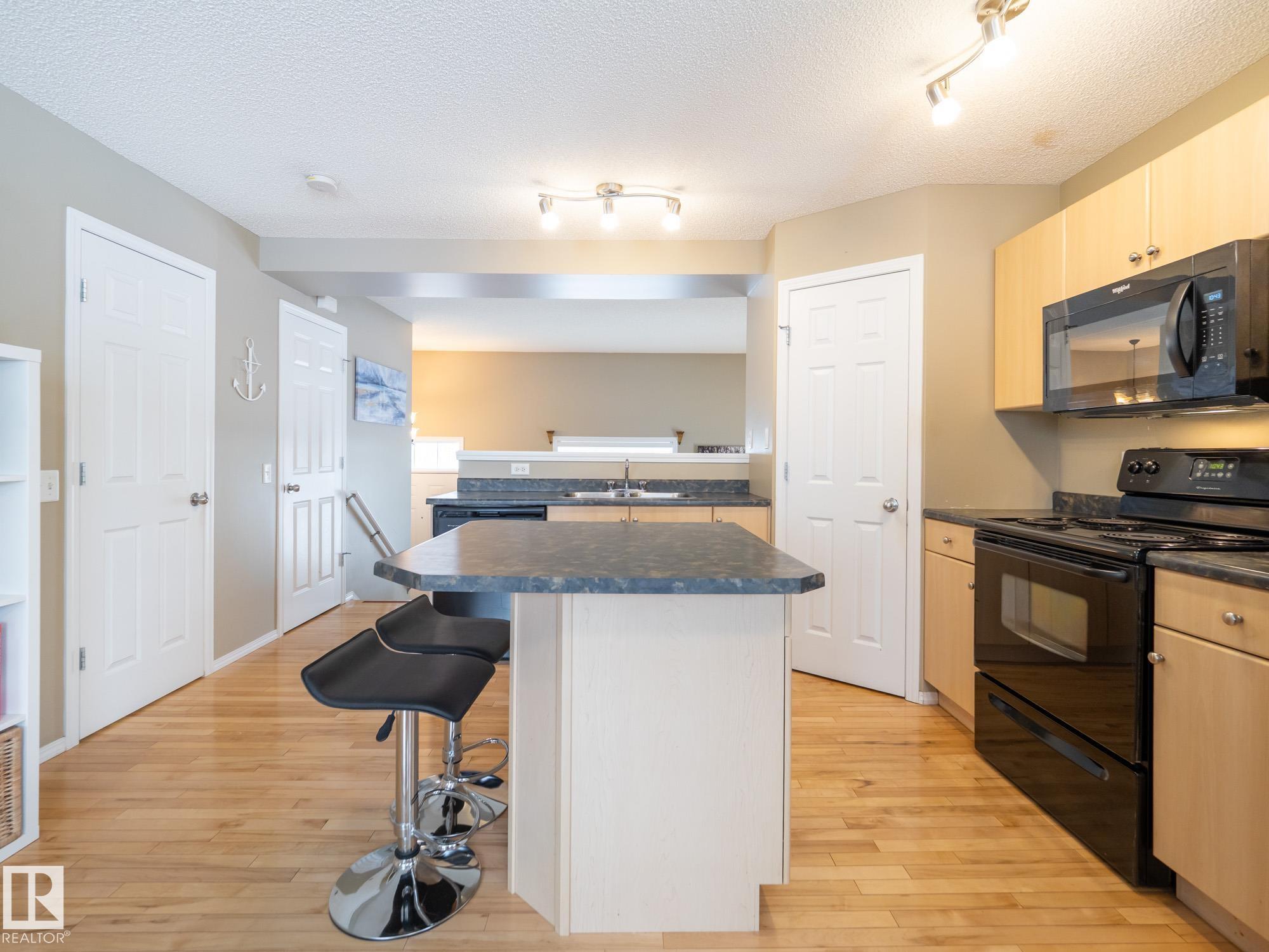 Photo 10 at 25 - 8304 11 Avenue SW, Summerside, Edmonton