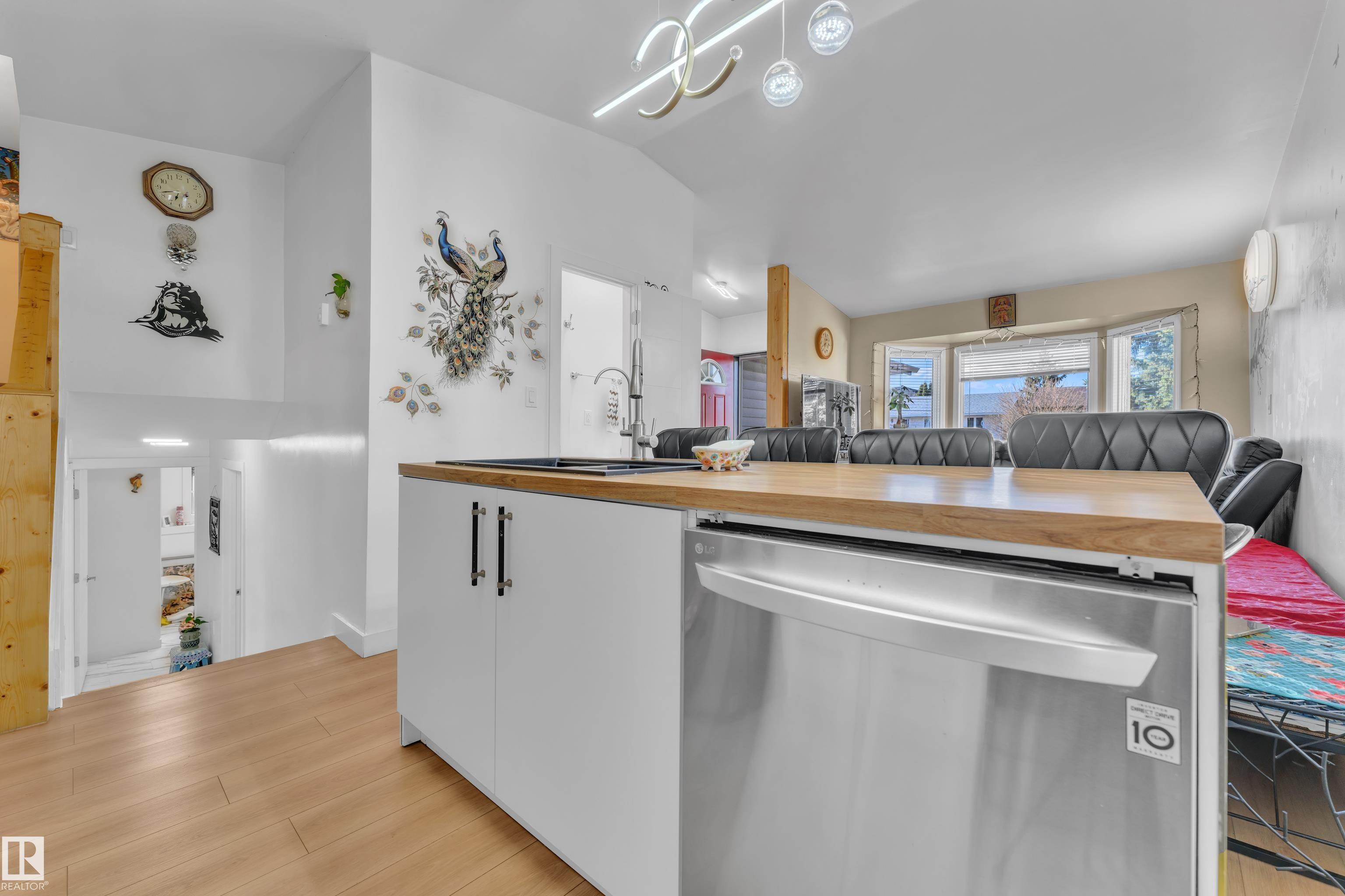 https://zimg.paragon.ice.com/ParagonImages/Property/PM/RAE/225399670/14/0/0/062c803bb0cecd736fdc606f02c5f6bb/1/33c3490789d626ca34230aee38f6307c/225399670-be67b3e0-3025-4cec-86fe-38dae464a982.JPG