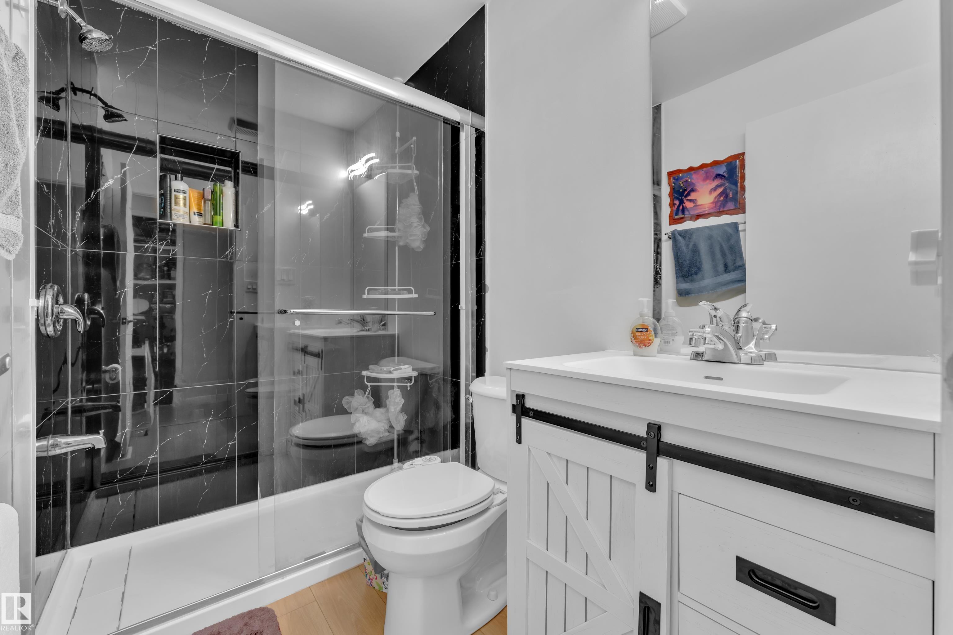 https://zimg.paragon.ice.com/ParagonImages/Property/PM/RAE/225399670/27/0/0/33675fd7c16797bb0c69d187c5f30a84/1/33c3490789d626ca34230aee38f6307c/225399670-c9df4fc5-c7a1-4b92-9e79-366a0d526068.JPG