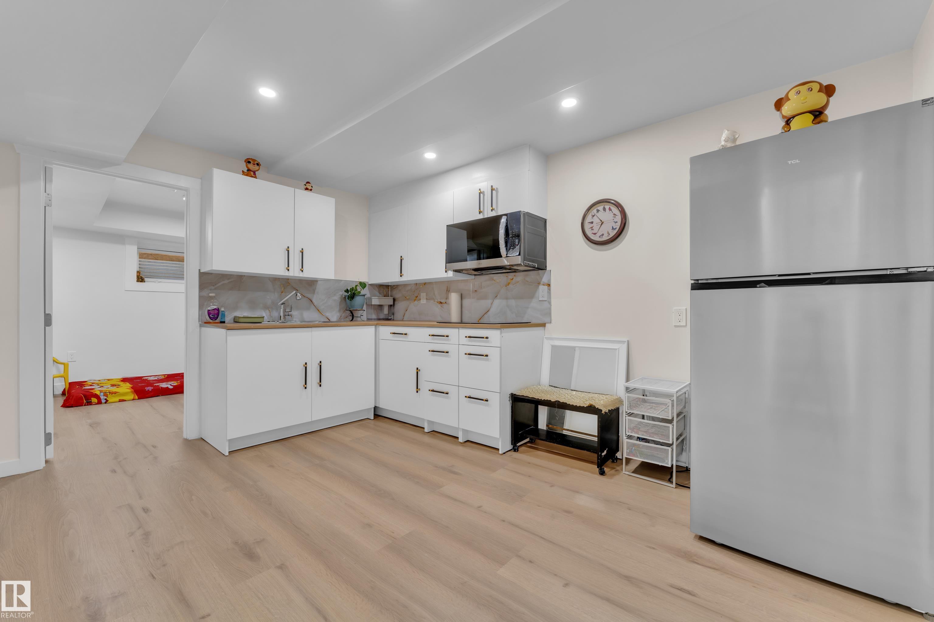https://zimg.paragon.ice.com/ParagonImages/Property/PM/RAE/225399670/32/0/0/58bd74fa0030991c9b824714a7d4116b/1/33c3490789d626ca34230aee38f6307c/225399670-55f3b27c-1ce0-466e-a78c-b3e22690baed.JPG
