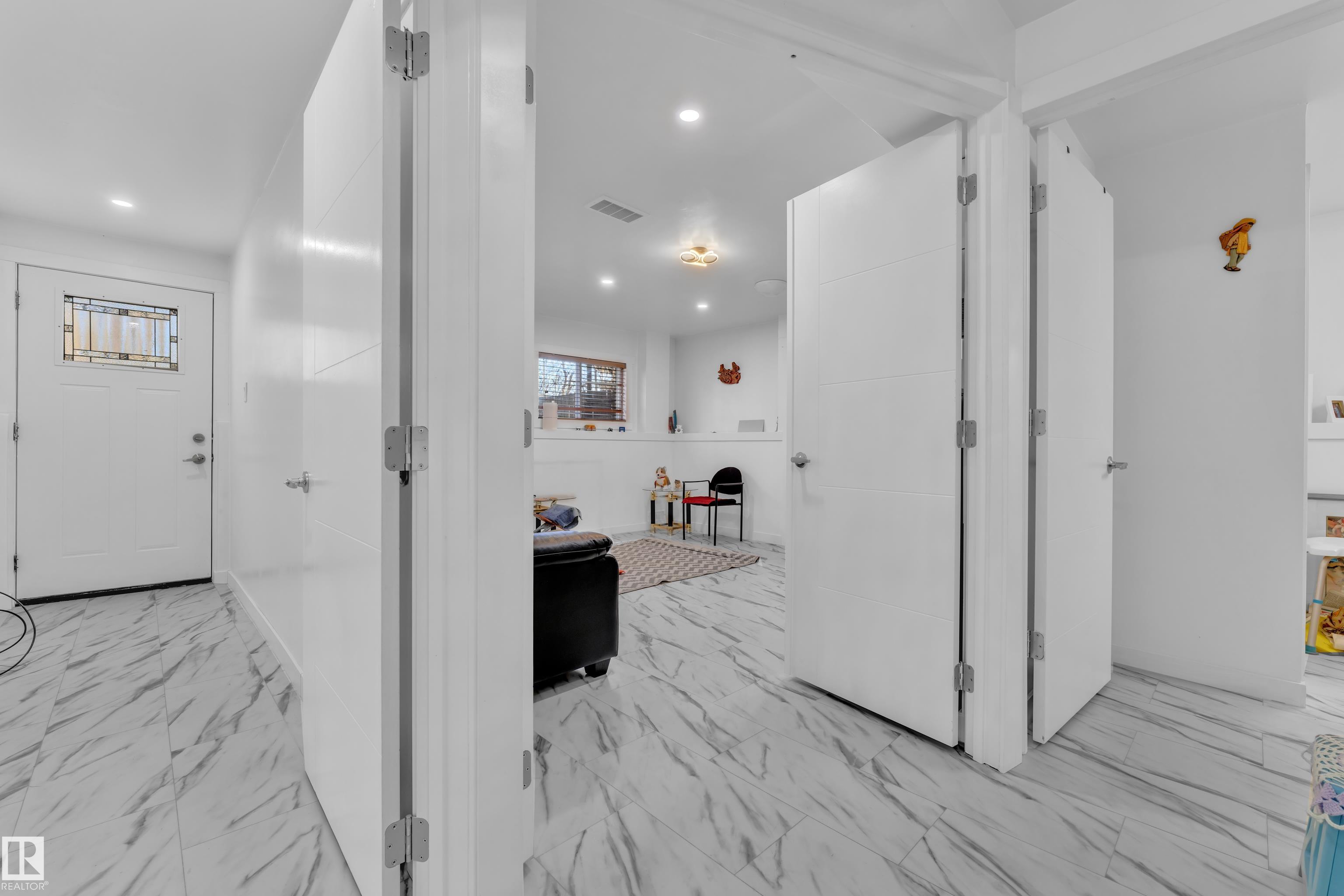 https://zimg.paragon.ice.com/ParagonImages/Property/PM/RAE/225399670/38/0/0/c4d942c658ce17fa211e7416ac0a5d3e/1/33c3490789d626ca34230aee38f6307c/225399670-a37b3ec6-0679-4bab-a889-5982431156ad.JPG