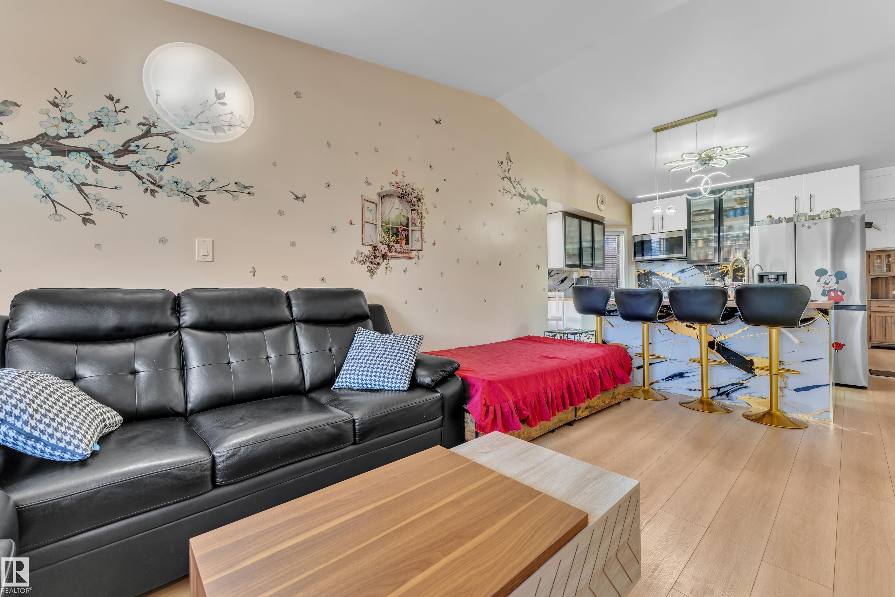 https://zimg.paragon.ice.com/ParagonImages/Property/PM/RAE/225399670/8/0/0/6316bbe9134147280b4b396e46fbd038/1/33c3490789d626ca34230aee38f6307c/225399670-52c7a0e3-dee3-4e14-8b22-eb1822e56687.JPG