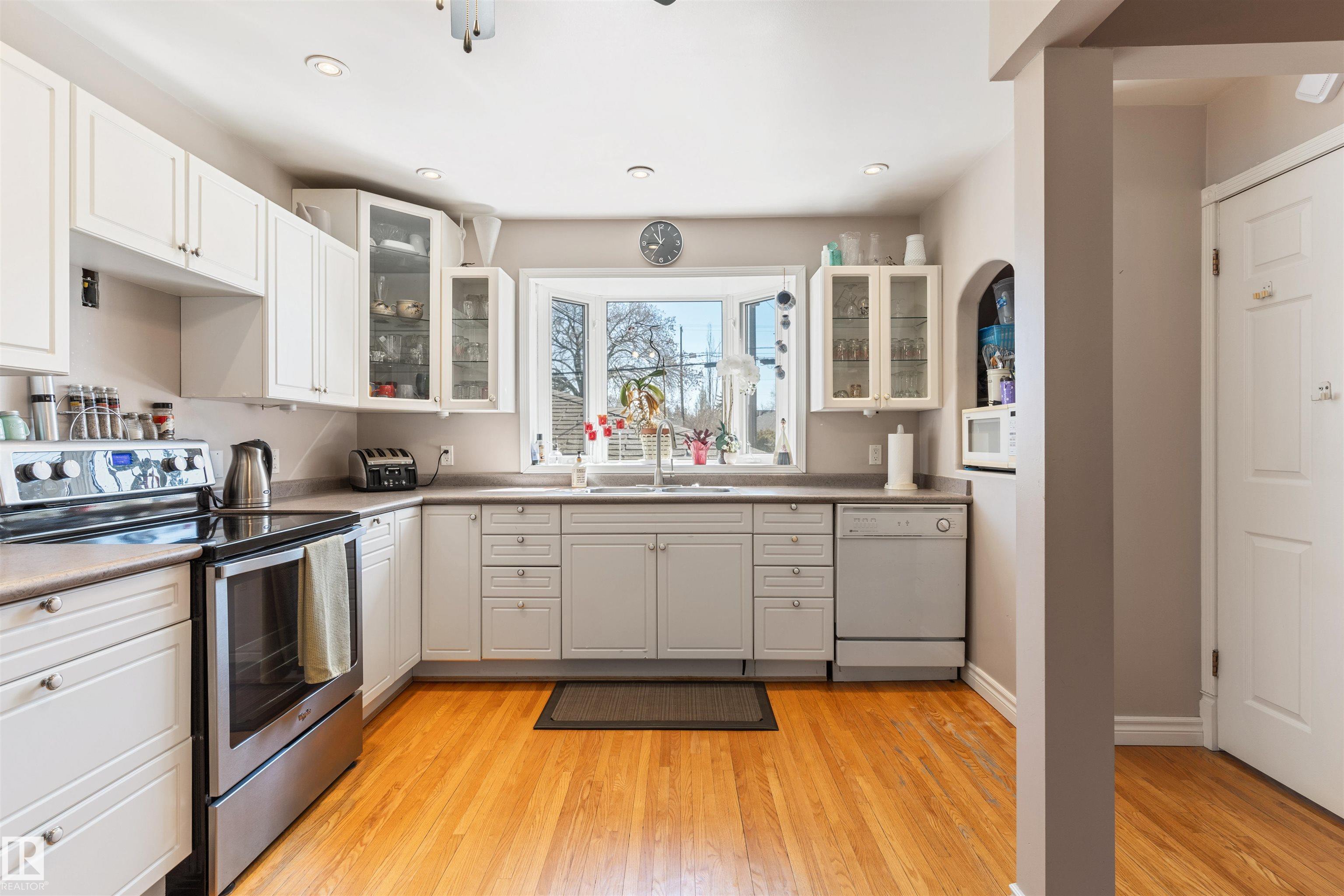 Photo 12 at 10803 52 Street NW, Capilano, Edmonton
