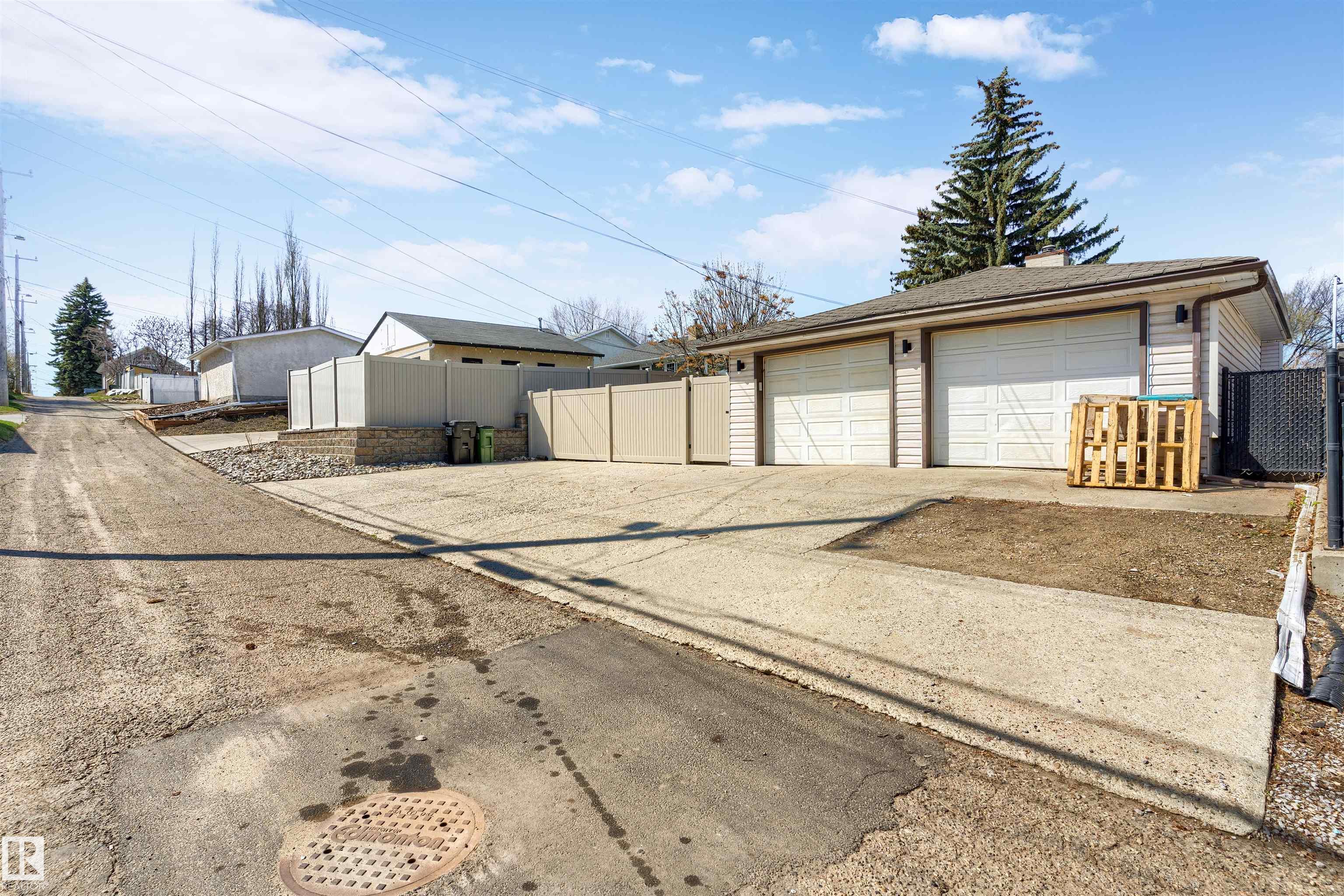 Photo 41 at 10803 52 Street NW, Capilano, Edmonton