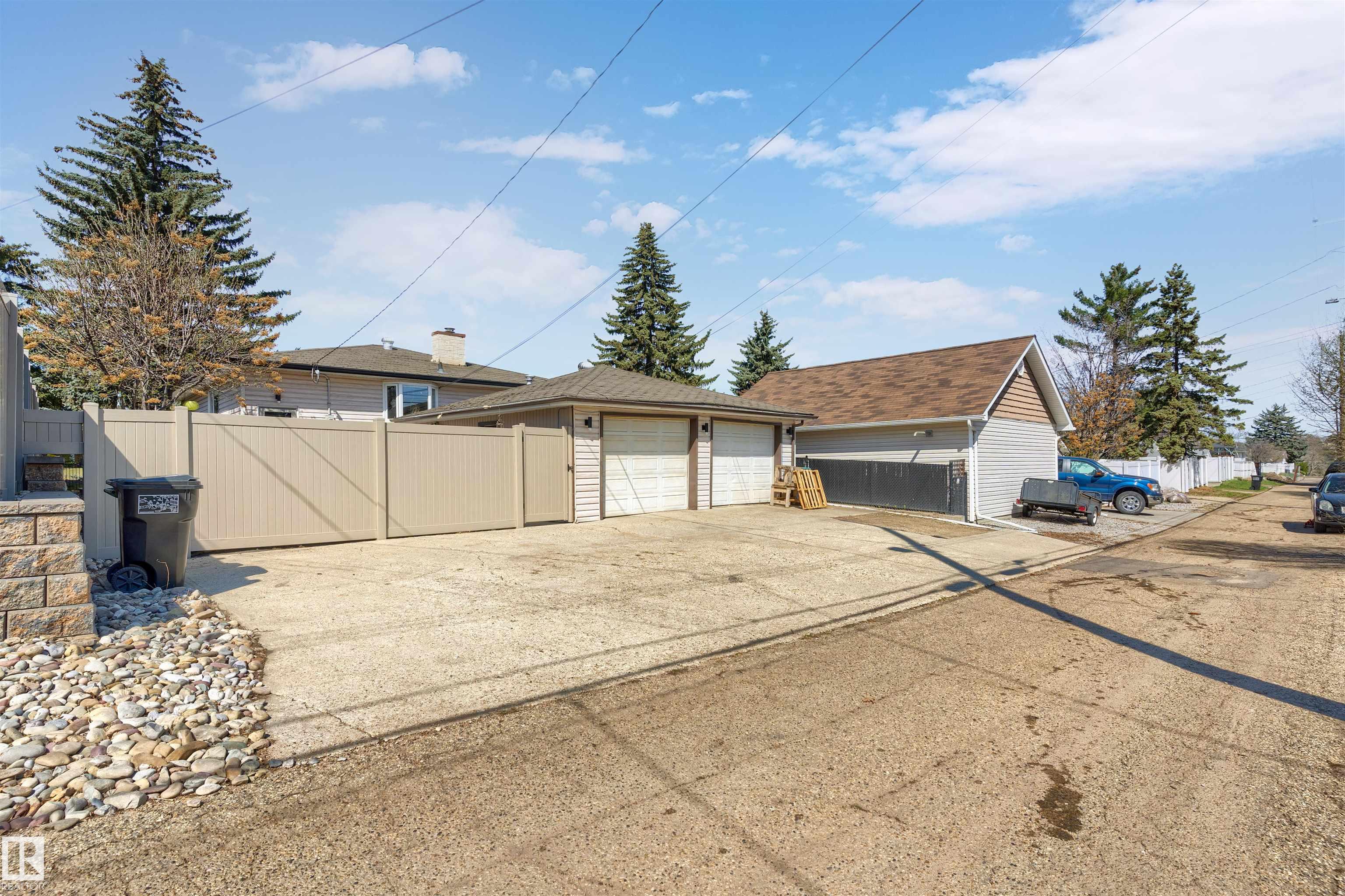 Photo 42 at 10803 52 Street NW, Capilano, Edmonton