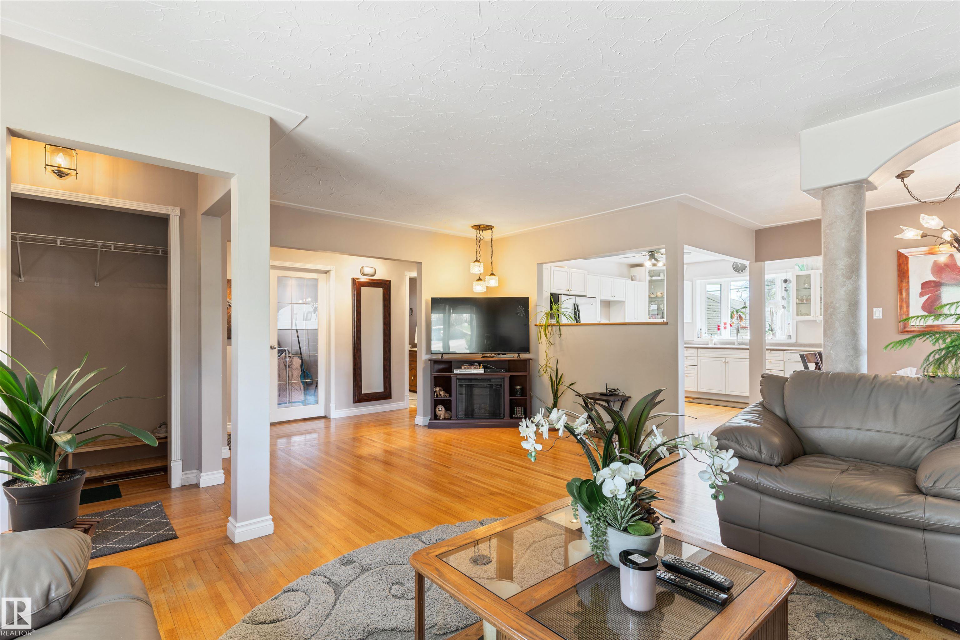 Photo 7 at 10803 52 Street NW, Capilano, Edmonton