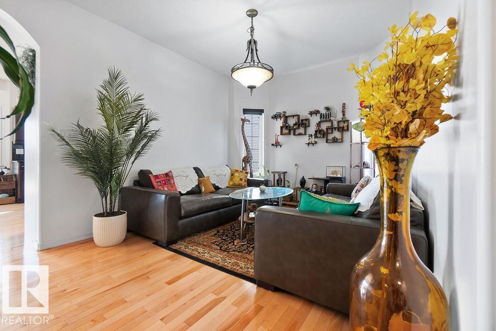 https://zimg.paragon.ice.com/ParagonImages/Property/PM/RAE/225399674/20/0/0/5a6b391d80c86a2a78d23e43e9f7d23d/1/e2865a473c08fd91401d35066293784d/225399674-B7C3B158-47B1-48DA-9E2A-15ABEE58503E.JPG