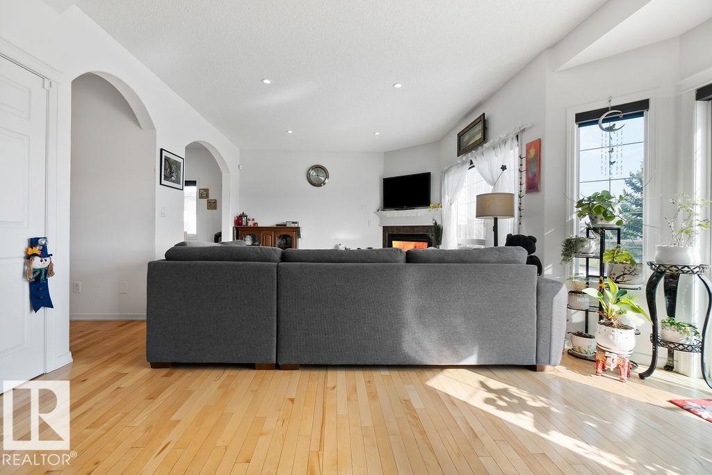https://zimg.paragon.ice.com/ParagonImages/Property/PM/RAE/225399674/28/0/0/71629ab1ec5fea07f25e81ac390fddbd/1/e2865a473c08fd91401d35066293784d/225399674-B7000F1E-CDB0-4C2C-81C2-1E9C303D4AC1.JPG