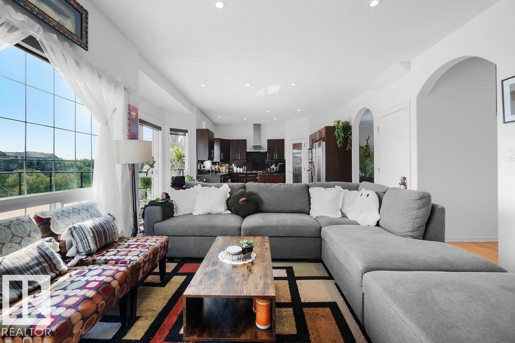 https://zimg.paragon.ice.com/ParagonImages/Property/PM/RAE/225399674/33/0/0/47f666b1599b1cbba88bde0f1cf0d956/1/e2865a473c08fd91401d35066293784d/225399674-3B65B332-CB81-4A61-9829-56BF3FE472F9.JPG