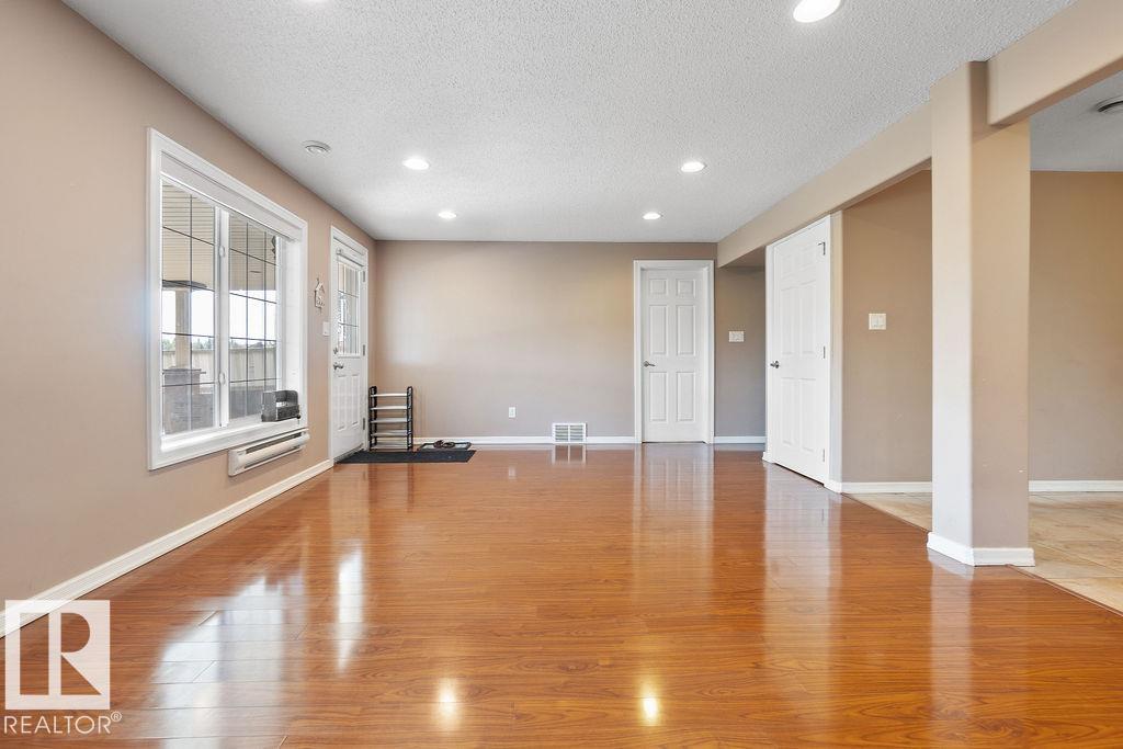 https://zimg.paragon.ice.com/ParagonImages/Property/PM/RAE/225399674/64/0/0/95e20f441a5bc50f24f5b5519676a0c0/1/e2865a473c08fd91401d35066293784d/225399674-D43DC0B3-53BA-4044-A1BE-F0C3A0071ED7.JPG