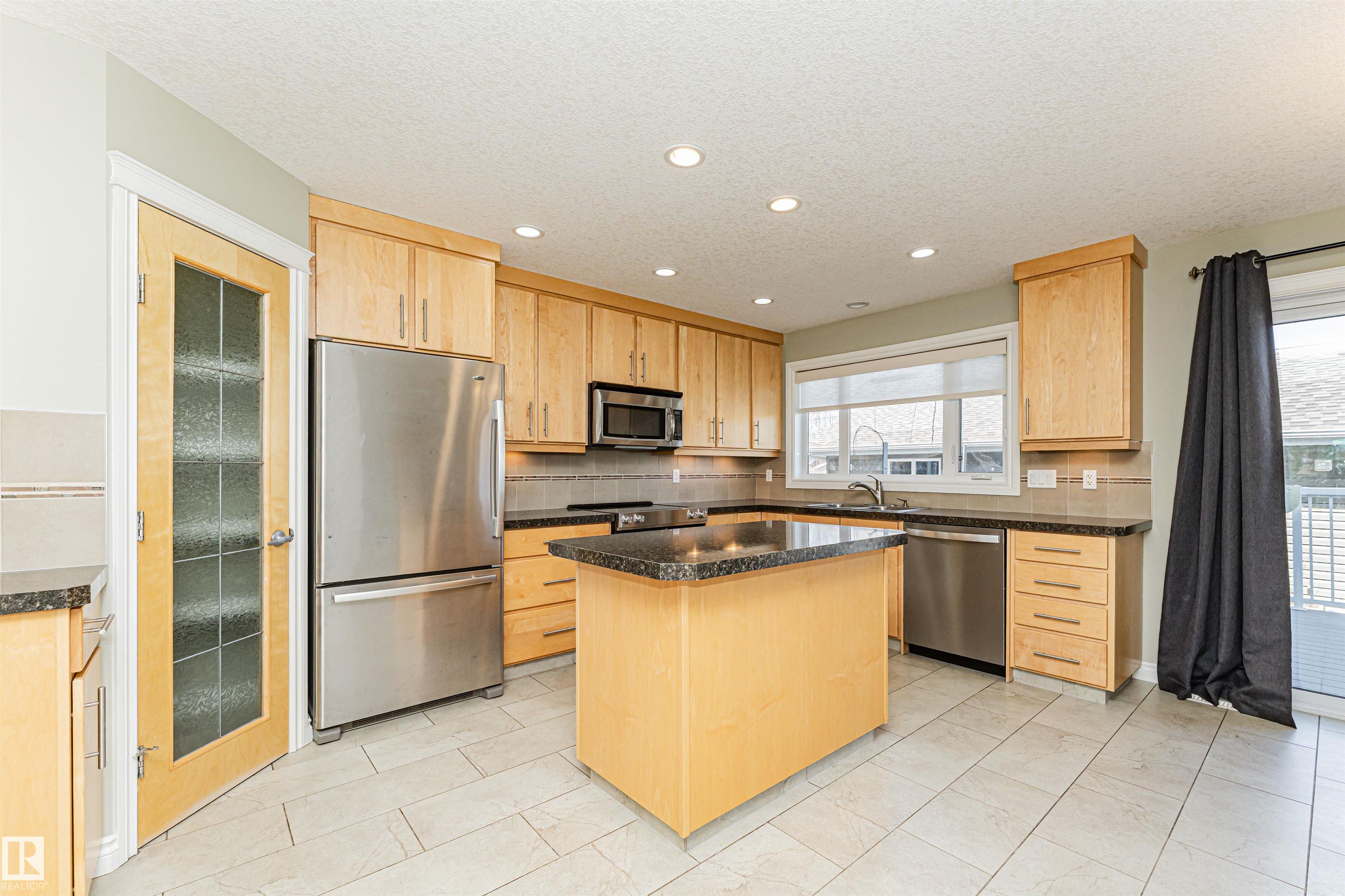 Photo 12 at 8530 76 Avenue NW, King Edward Park, Edmonton