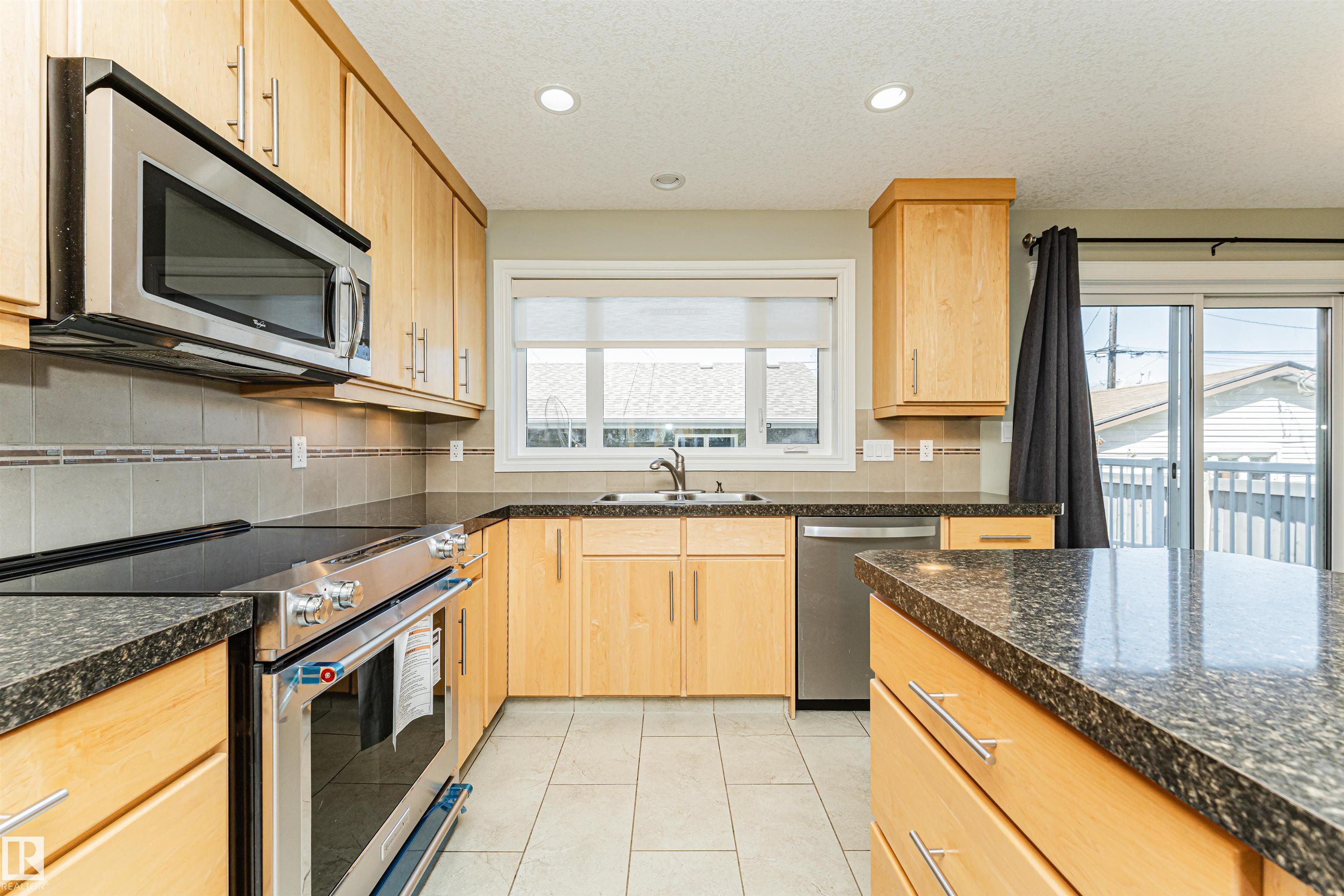 Photo 16 at 8530 76 Avenue NW, King Edward Park, Edmonton
