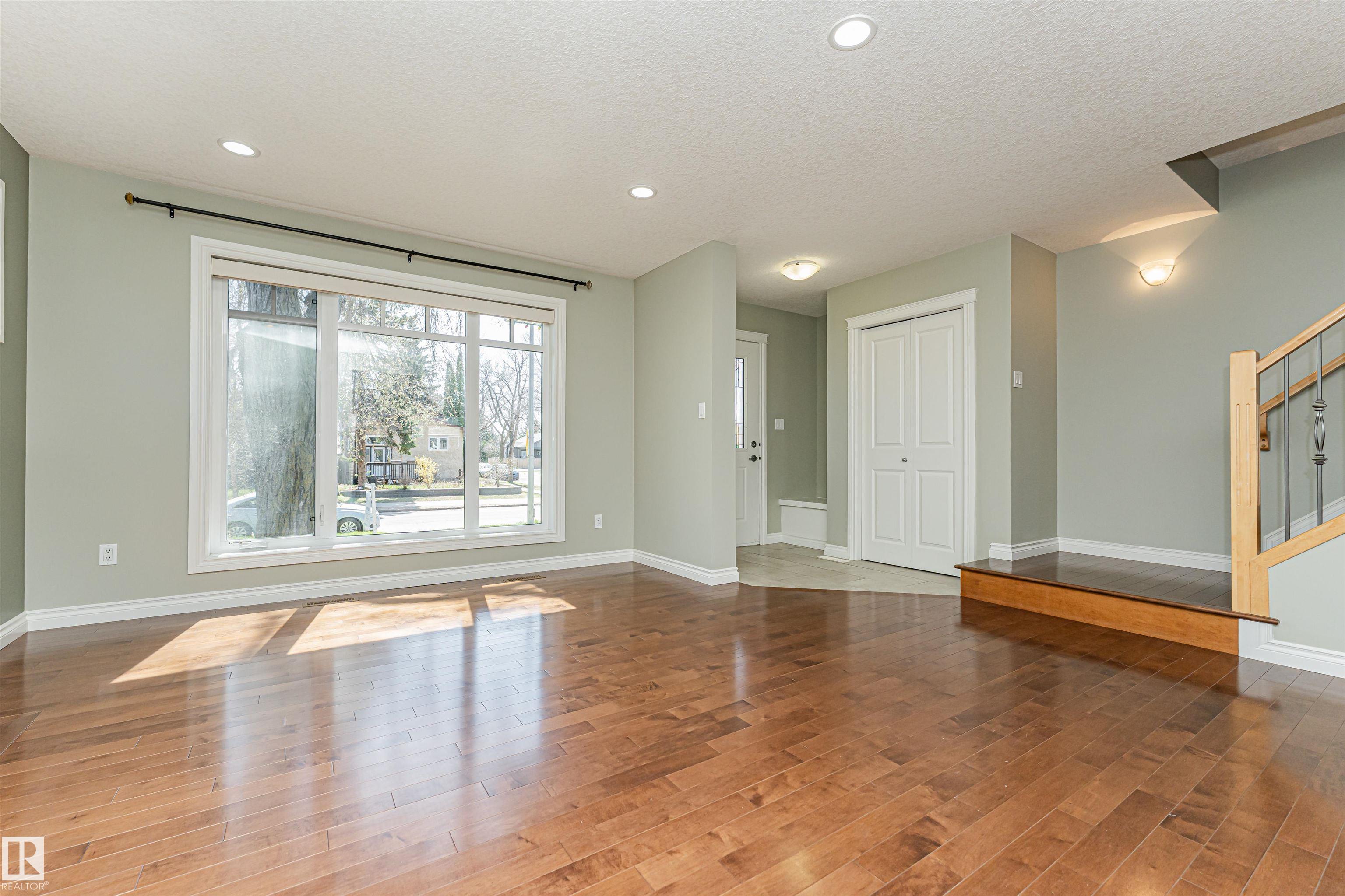Photo 9 at 8530 76 Avenue NW, King Edward Park, Edmonton