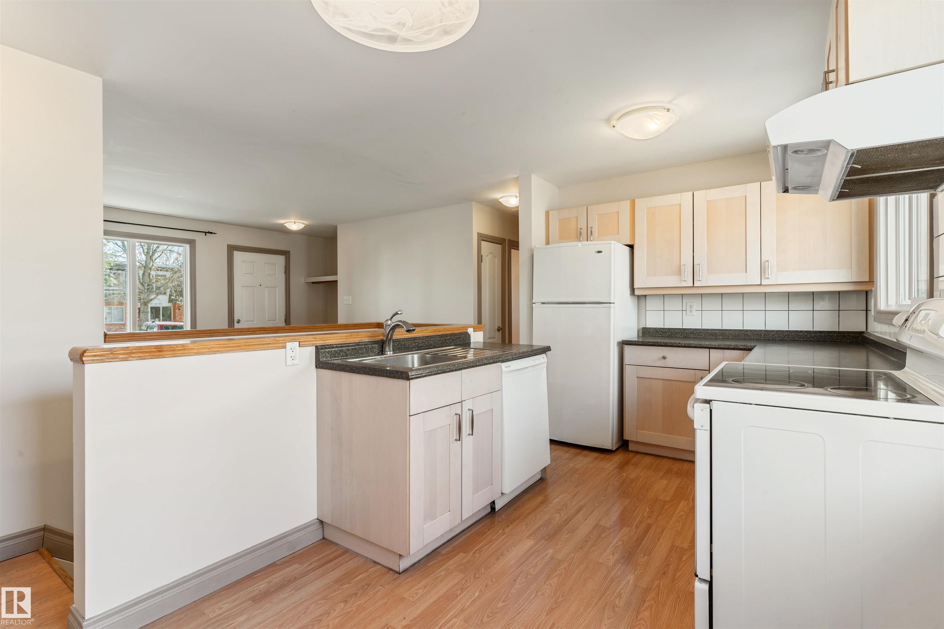 https://zimg.paragon.ice.com/ParagonImages/Property/PM/RAE/225399683/13/0/0/e1565e14c45fda1ee18dc7925e7600ec/1/ddcc16ebd526756b06646debdf52982e/225399683-1f75dbff-dcec-4b06-b4a3-d67f3c9a902c.JPG