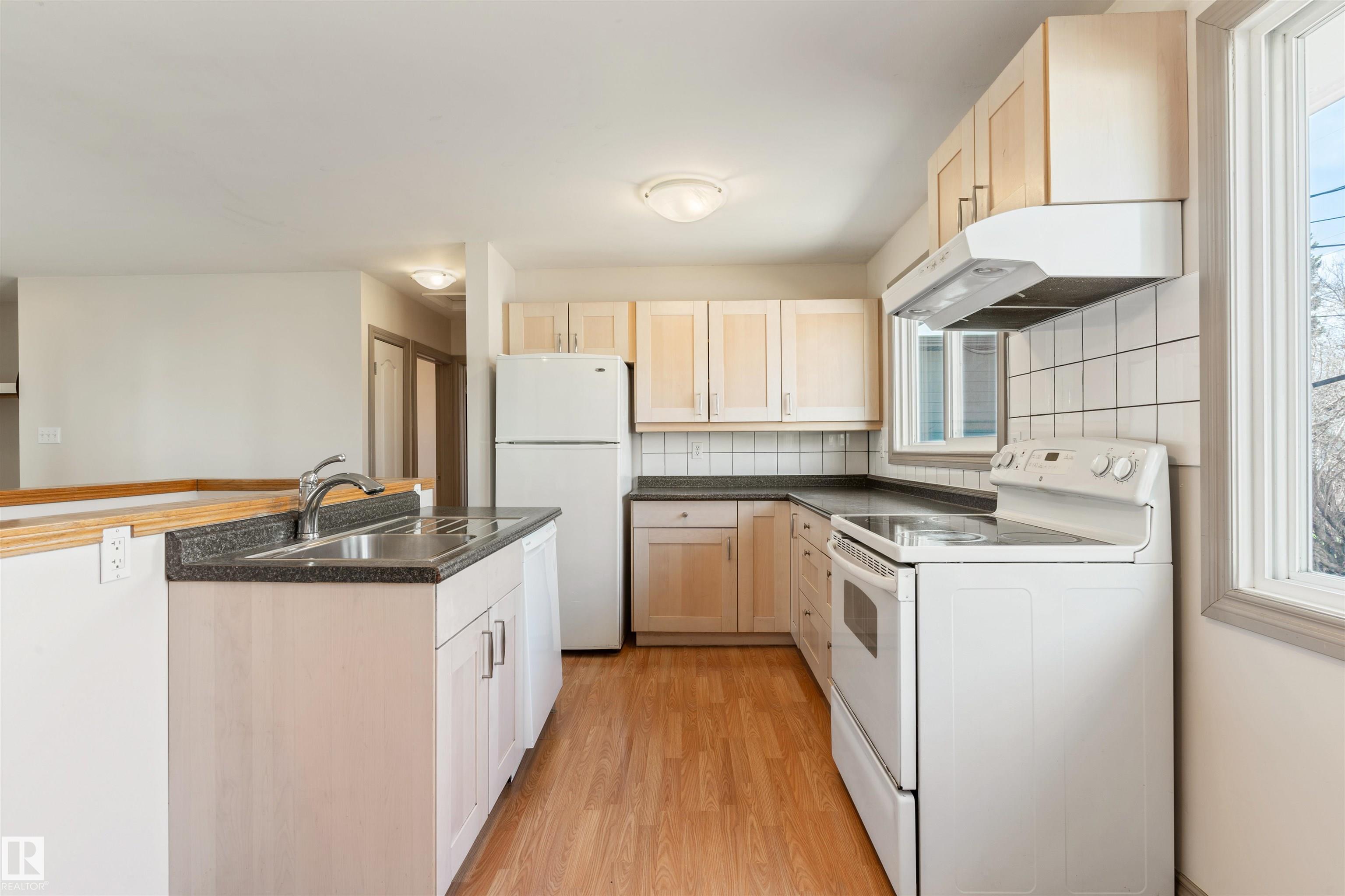 https://zimg.paragon.ice.com/ParagonImages/Property/PM/RAE/225399683/14/0/0/dd76d177ef9c9aef307603595a670adb/1/ddcc16ebd526756b06646debdf52982e/225399683-3ca661ed-4d63-4aff-b5a5-08ee181fd8ae.JPG