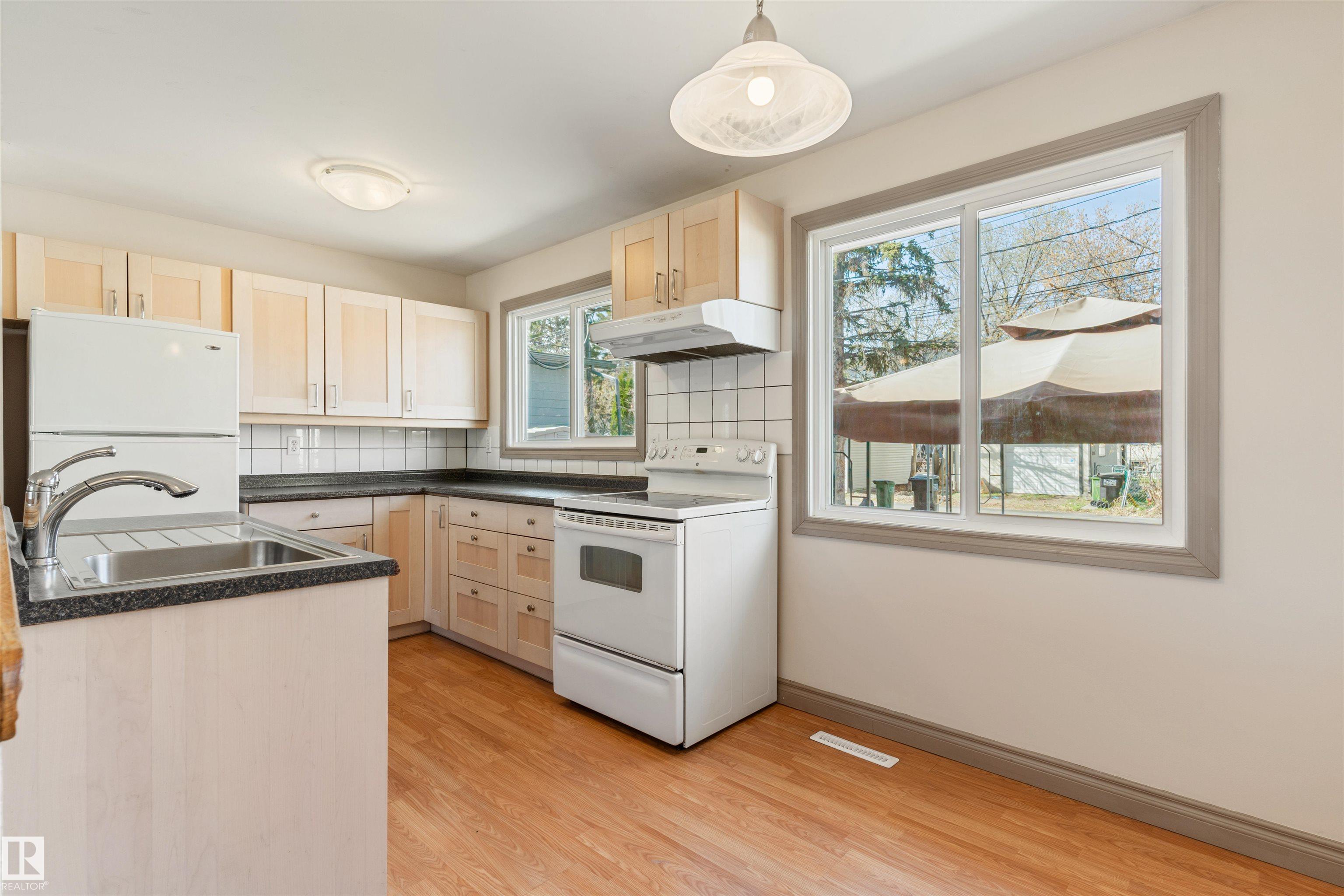 https://zimg.paragon.ice.com/ParagonImages/Property/PM/RAE/225399683/15/0/0/4d1ef9a997e553ba17abcd63908923cf/1/ddcc16ebd526756b06646debdf52982e/225399683-8e6c4733-c8ca-49da-8121-d172a7224278.JPG