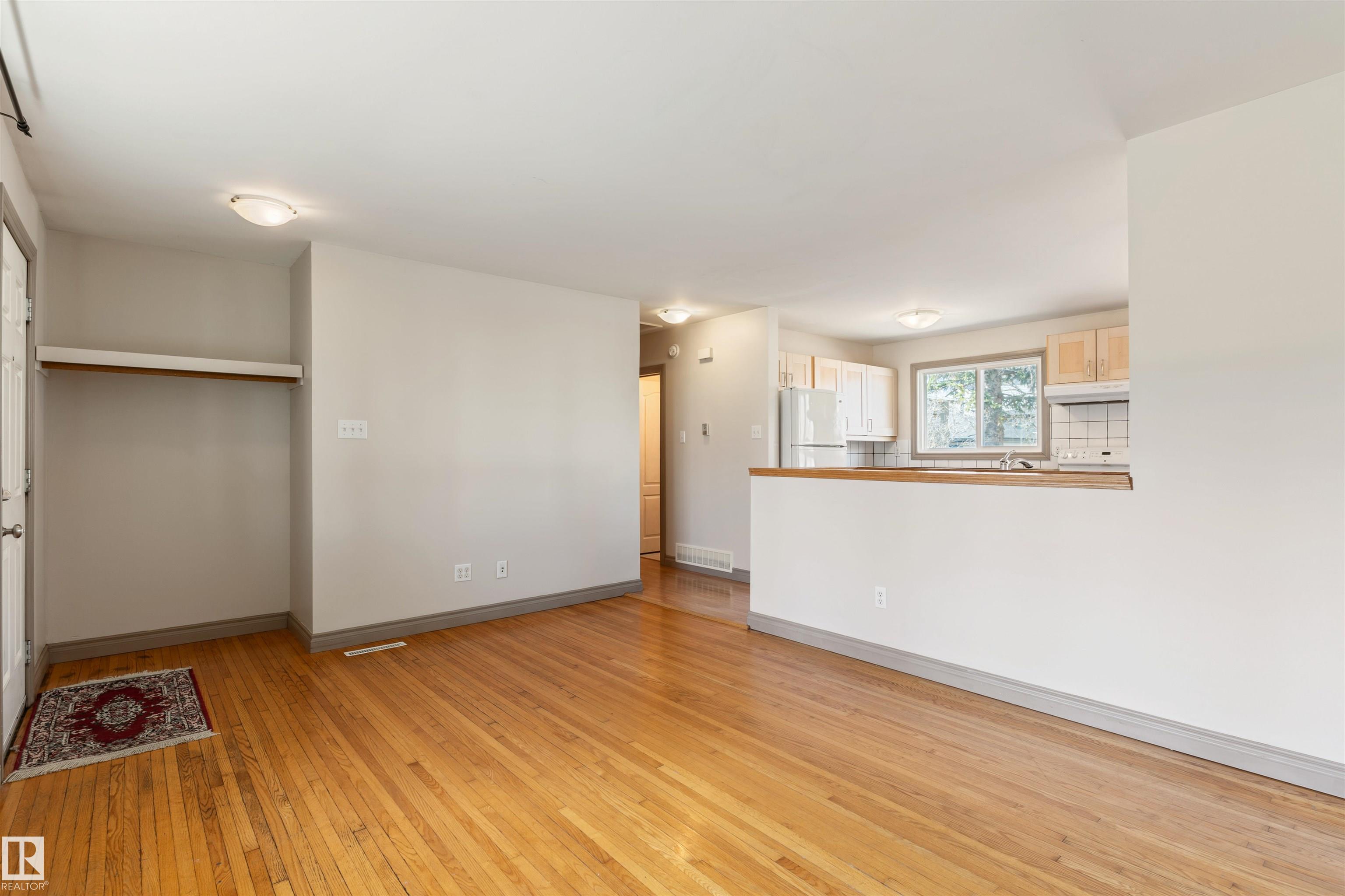 https://zimg.paragon.ice.com/ParagonImages/Property/PM/RAE/225399683/7/0/0/fc63ae4c006ca1a3860b2b0edf137d16/1/ddcc16ebd526756b06646debdf52982e/225399683-6513be24-d364-4879-bae9-c69c7e07a883.JPG